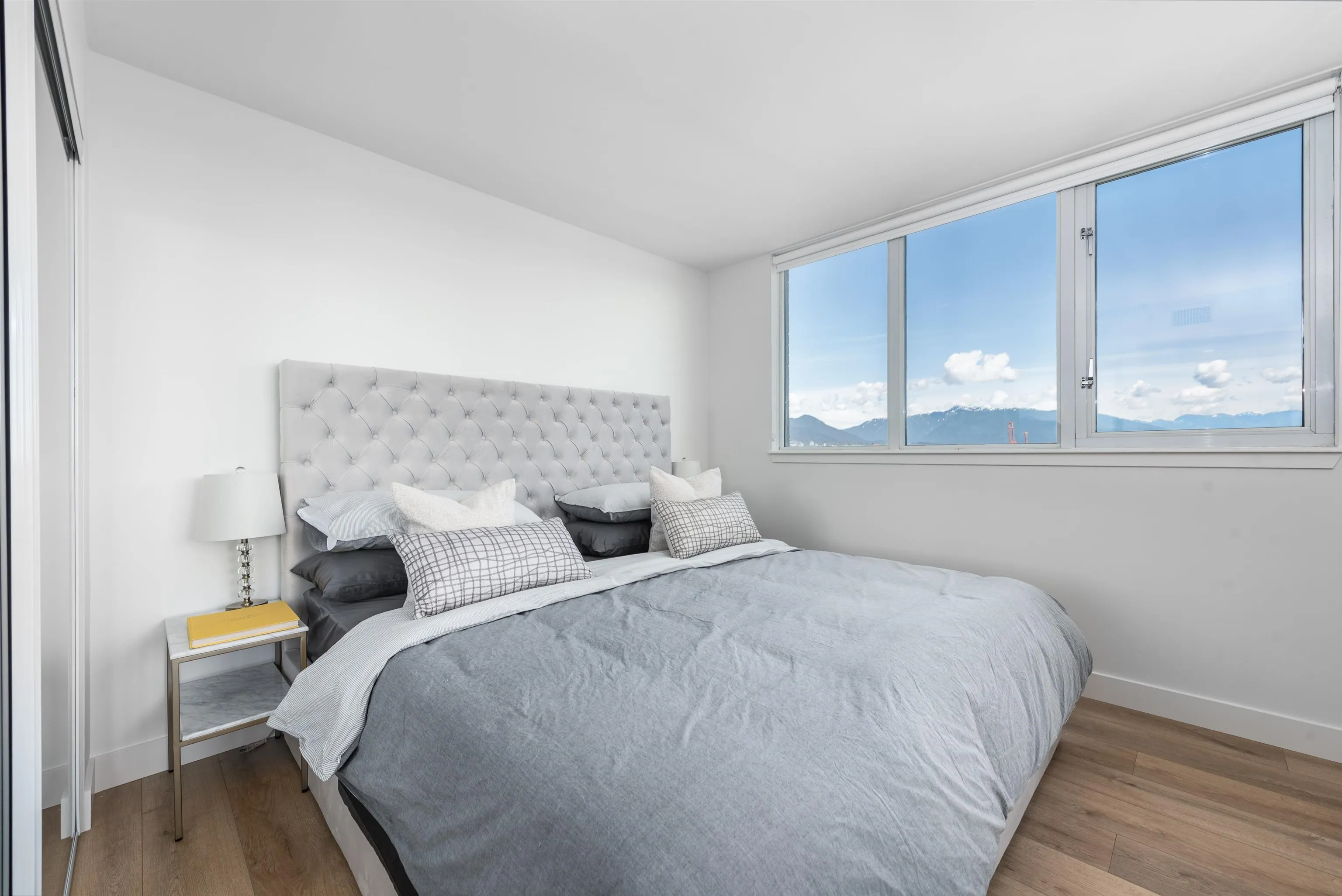 63 Keefer Place #2208