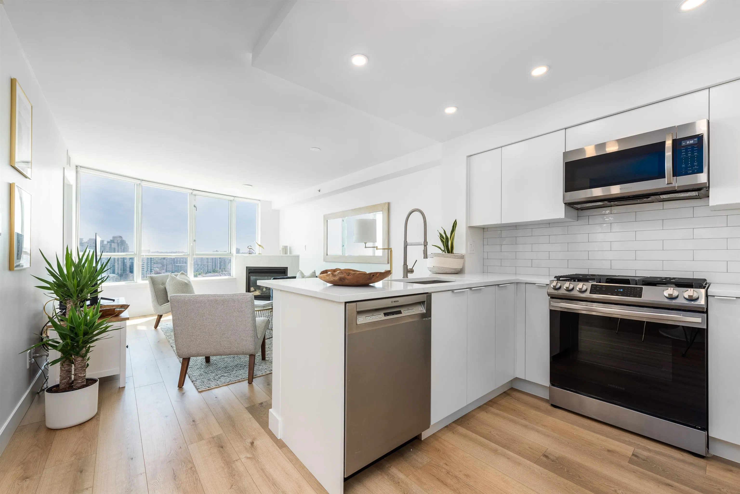 63 Keefer Place #2208