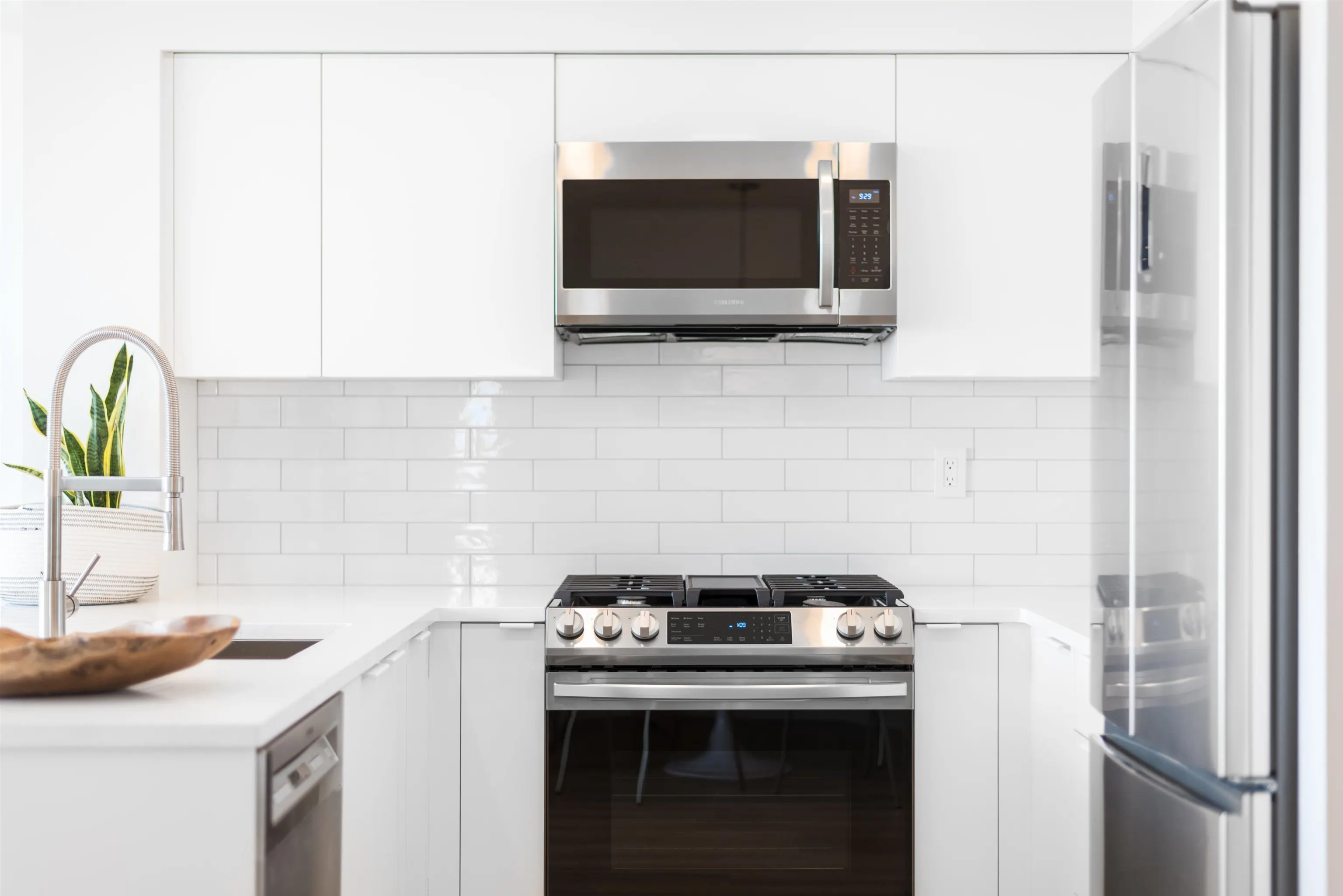63 Keefer Place #2208