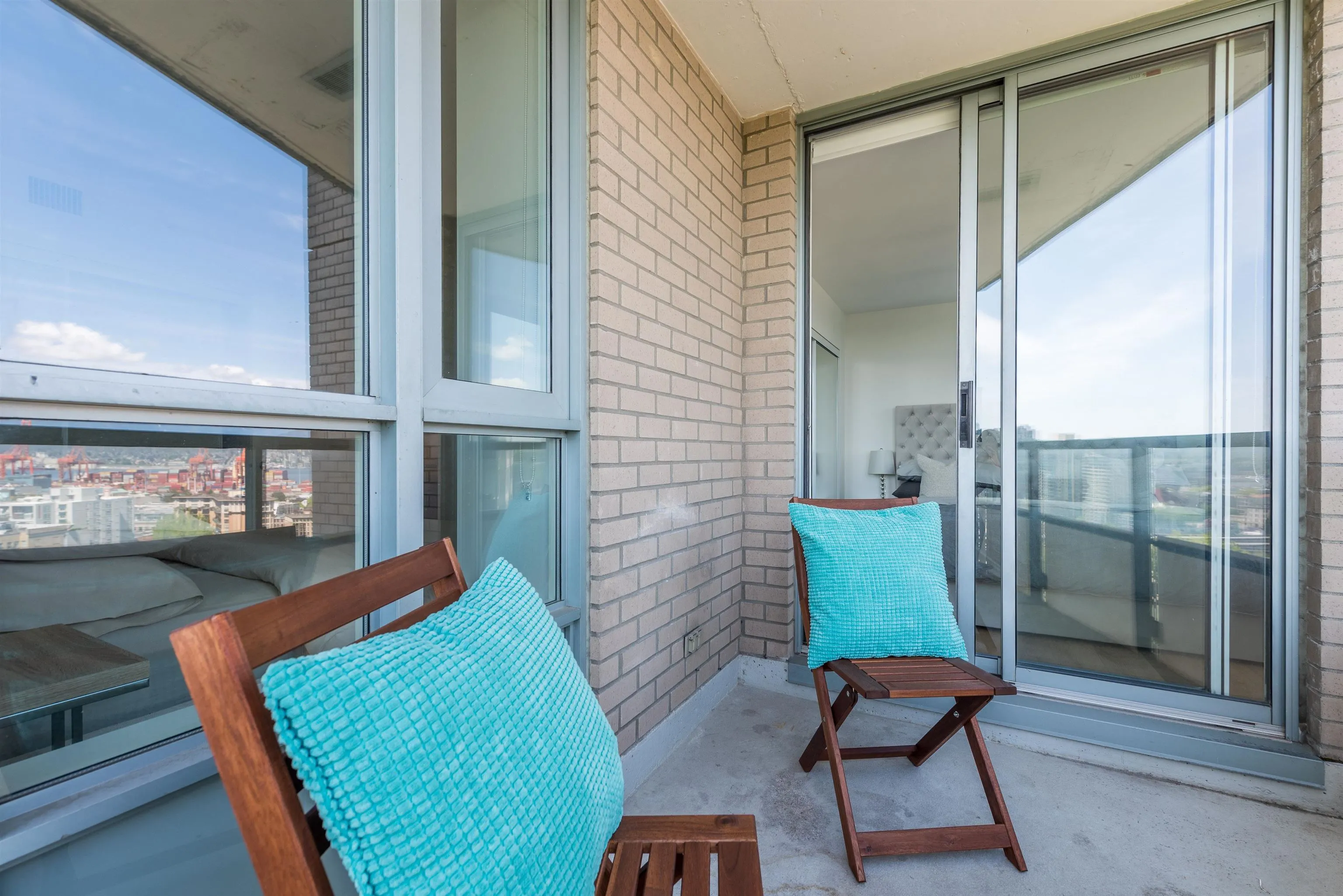 63 Keefer Place #2208