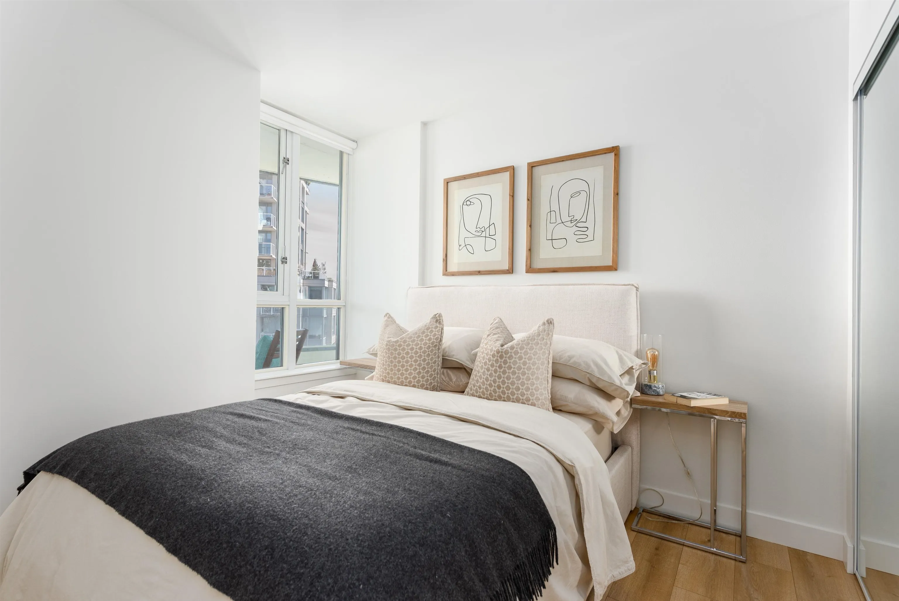 63 Keefer Place #2208
