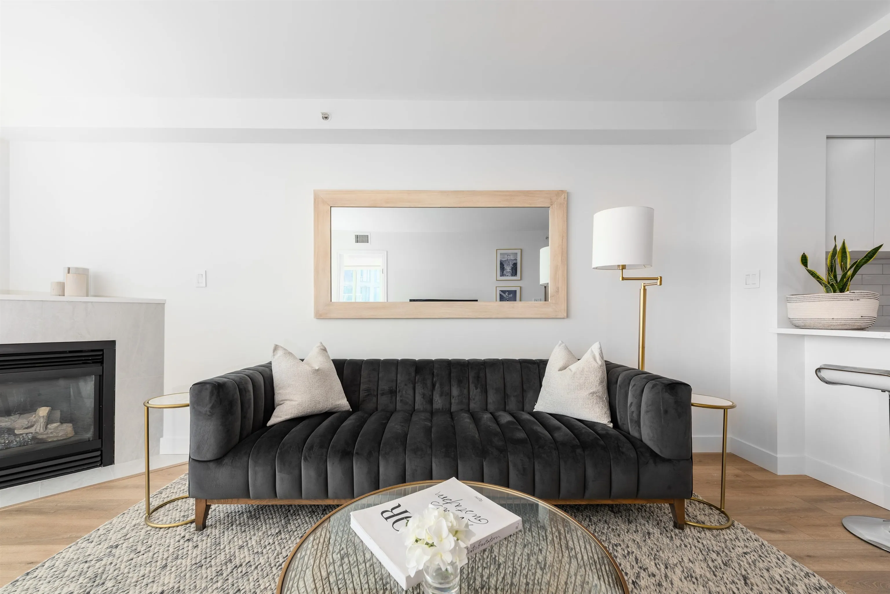 63 Keefer Place #2208