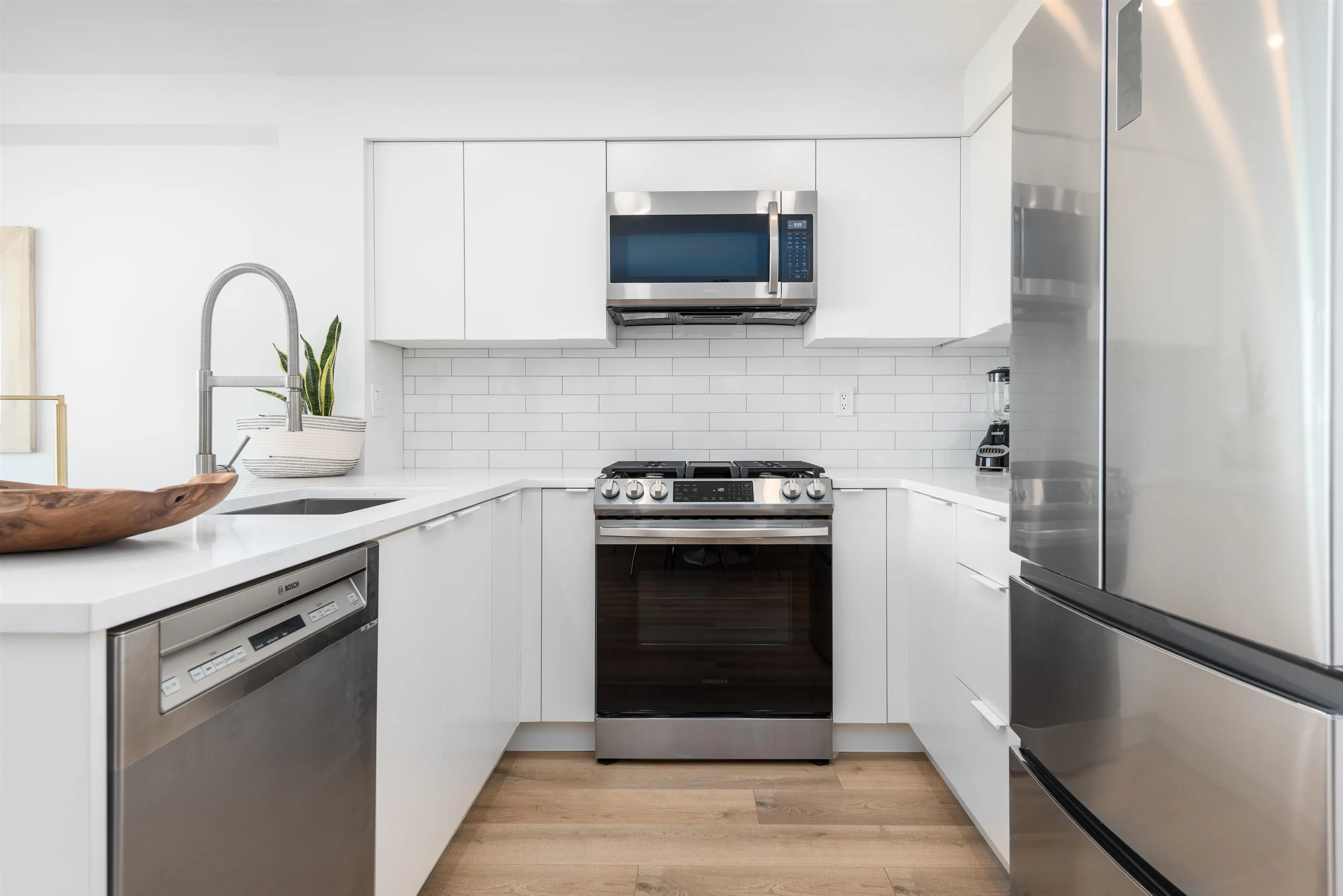 63 Keefer Place #2208