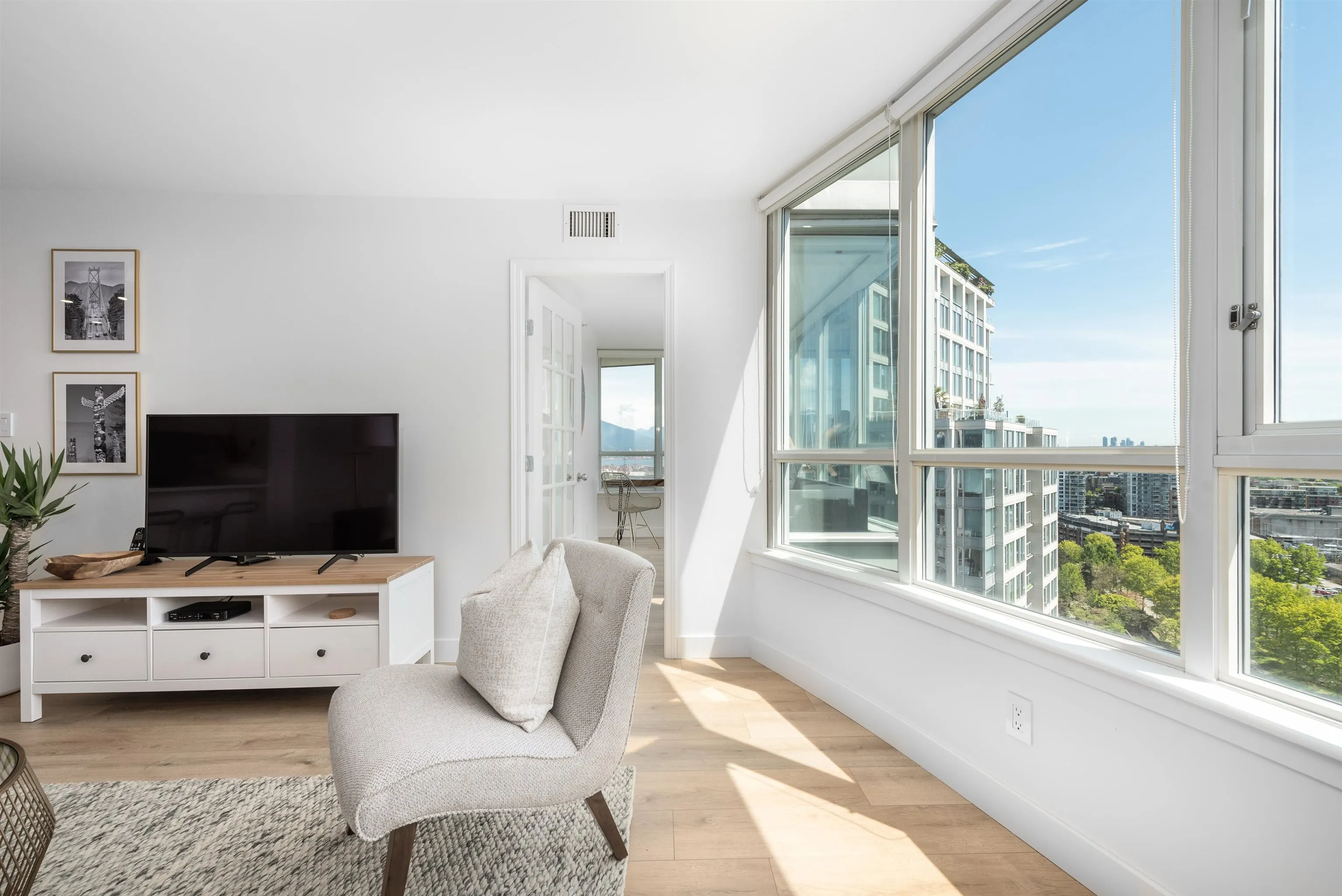 63 Keefer Place #2208