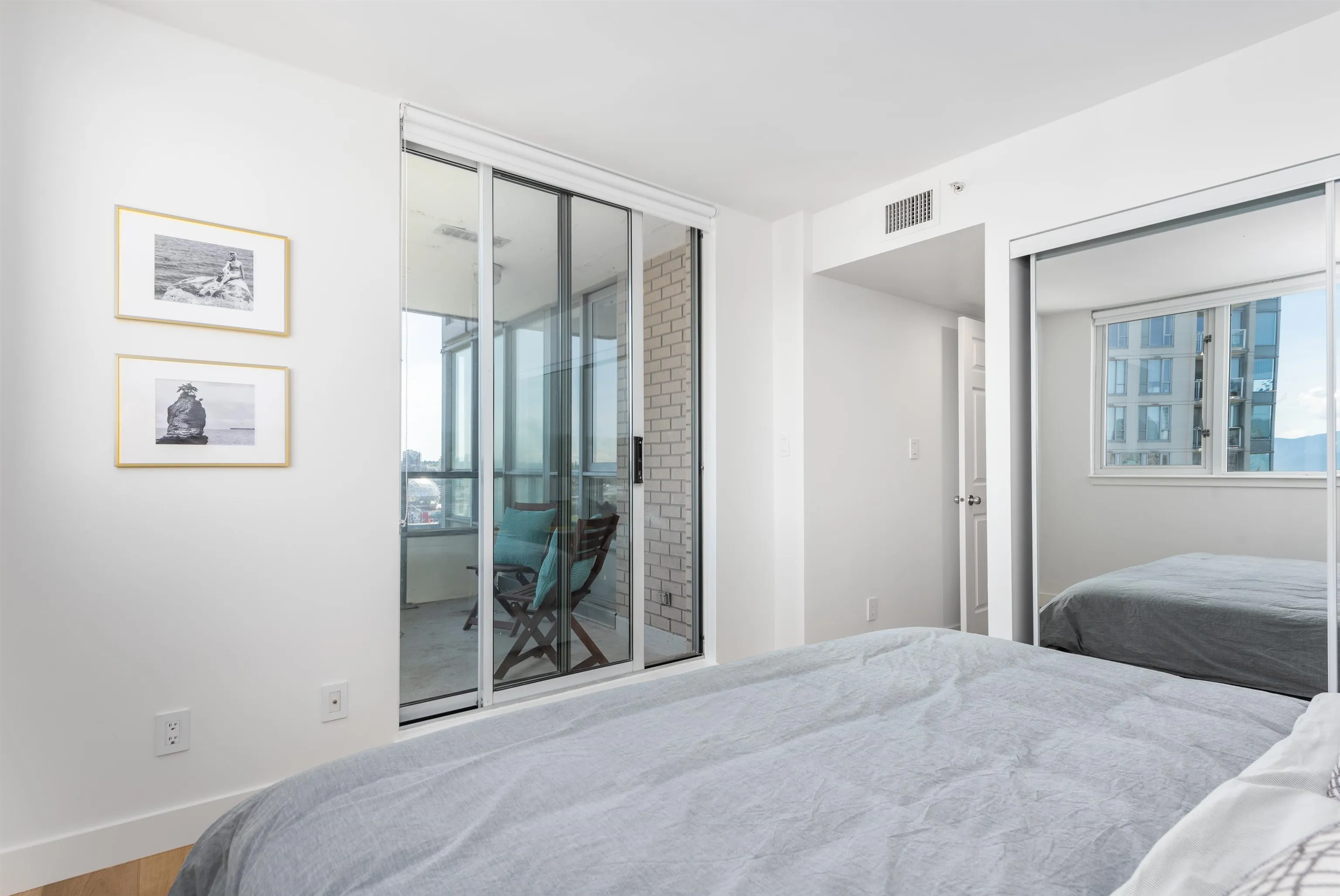 63 Keefer Place #2208
