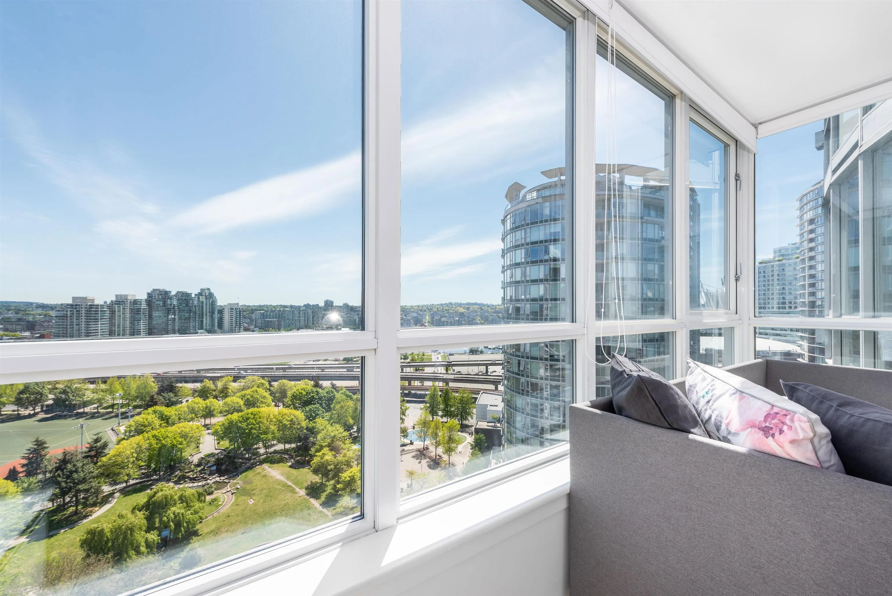 63 Keefer Place #2208