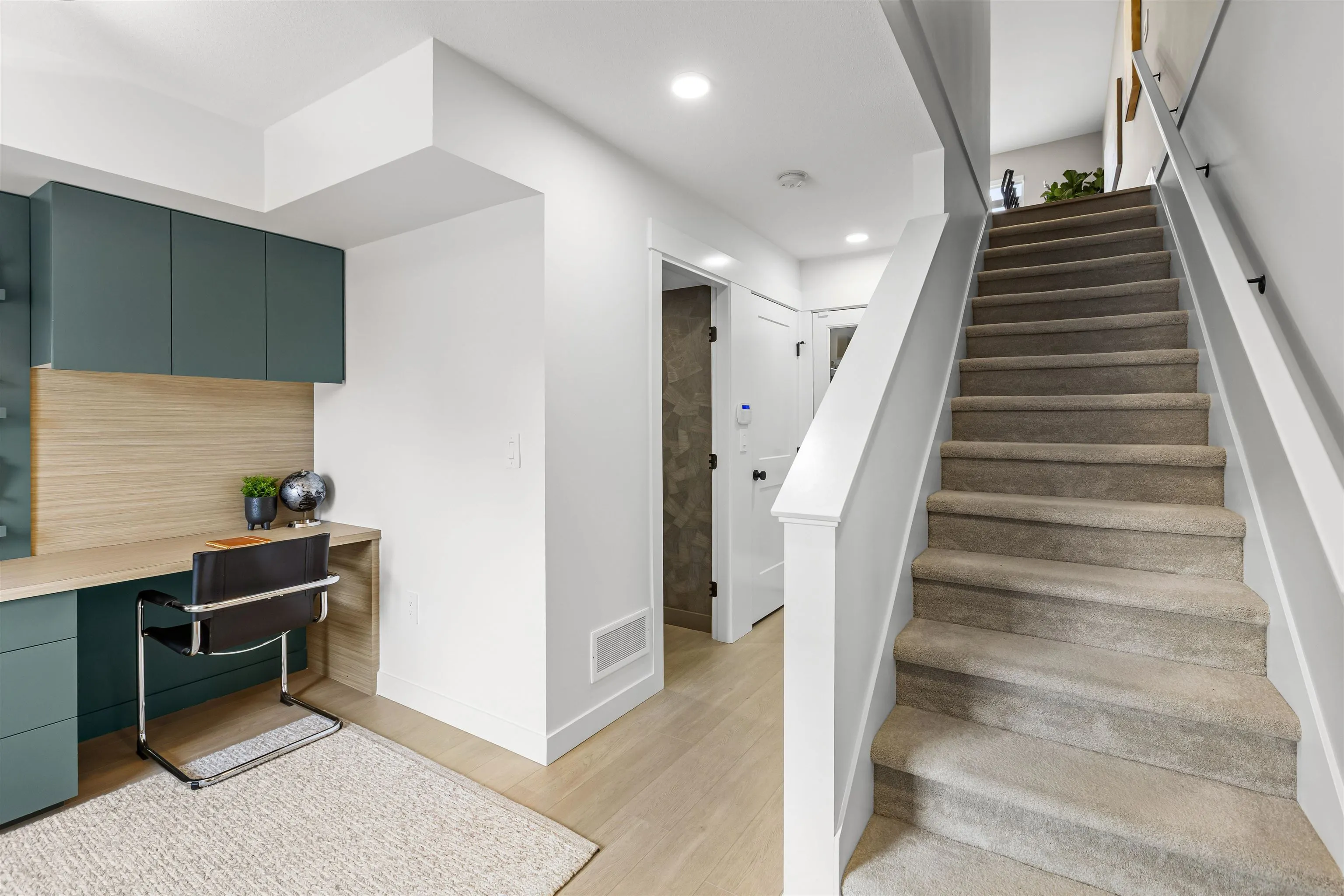 2891 Montrose Avenue #48