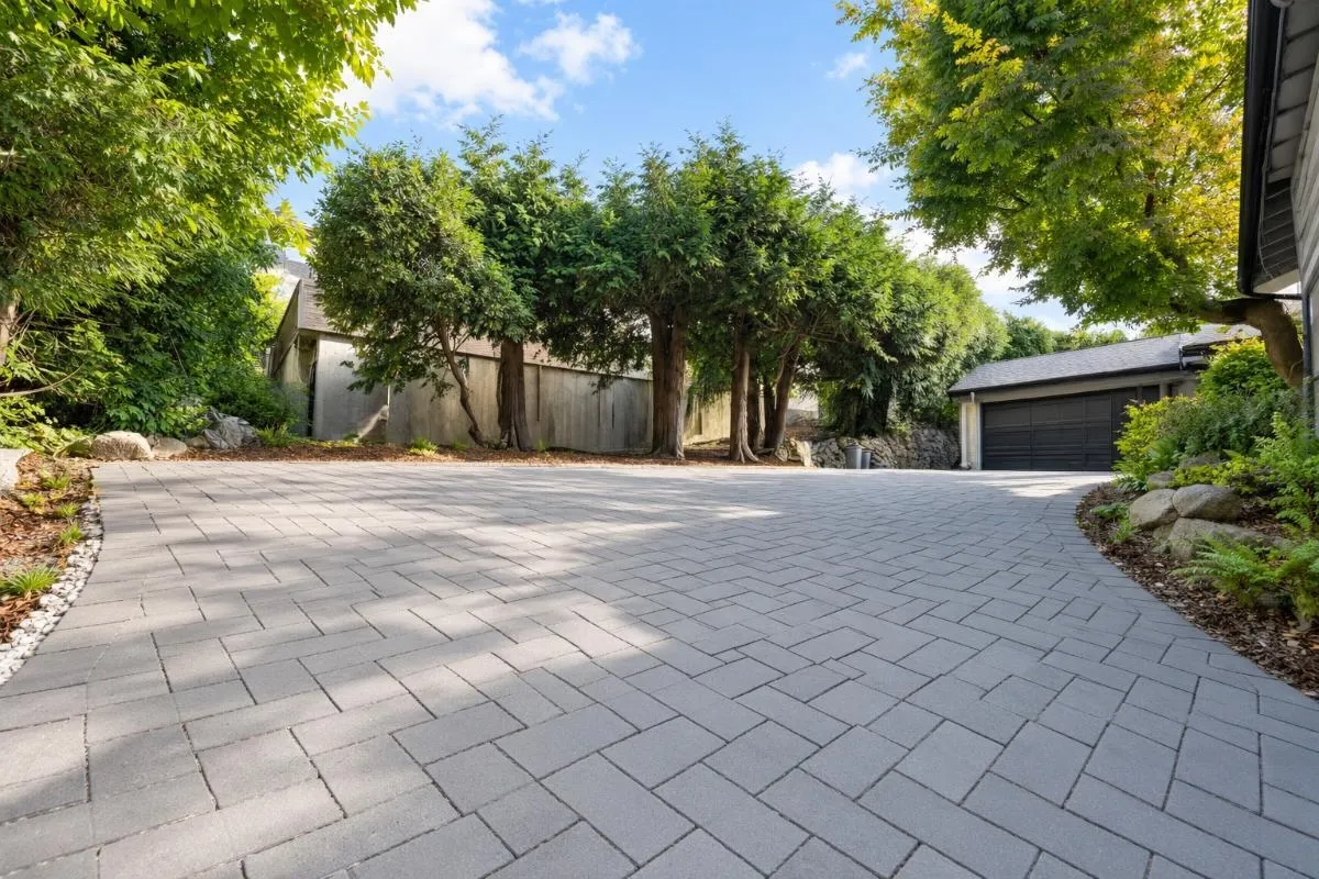 1115 Groveland Court