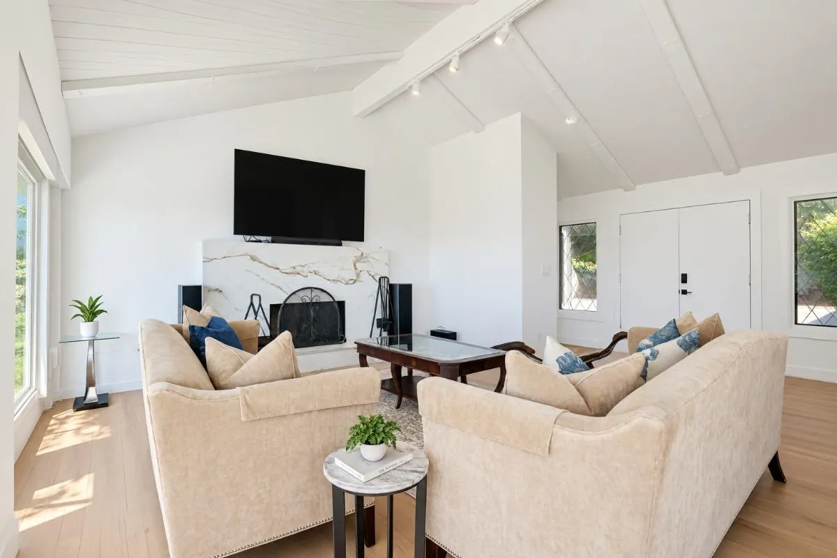 1115 Groveland Court
