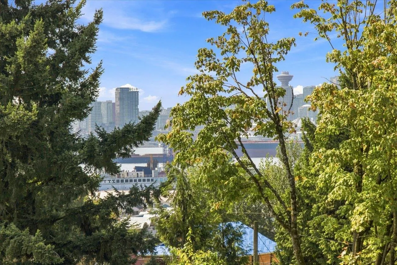 212 Forbes Avenue #202