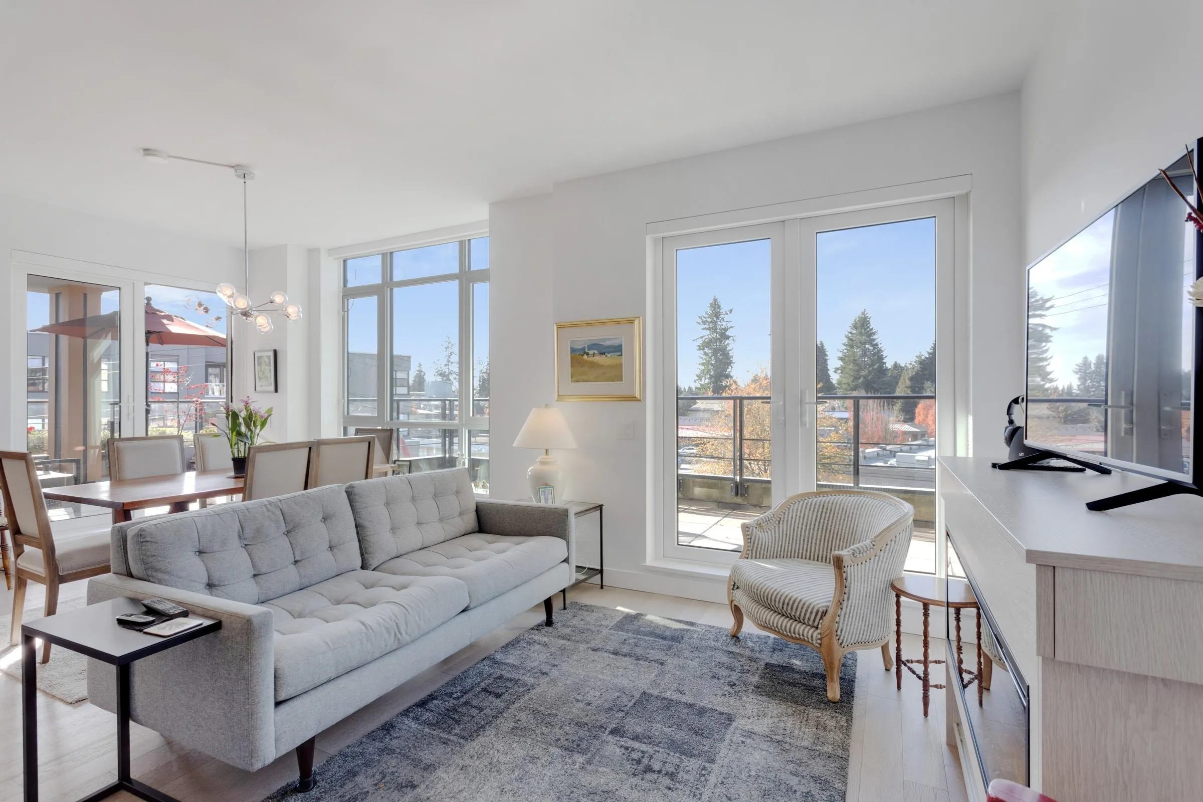 3220 Connaught Crescent #206