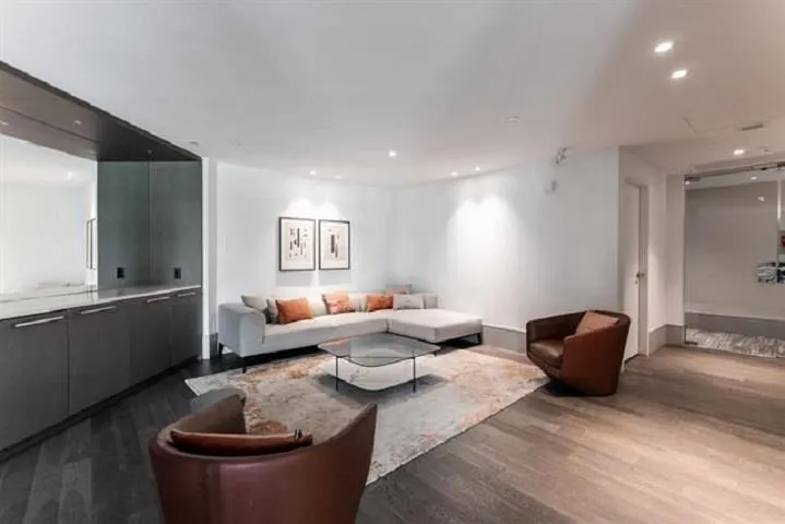 3220 Connaught Crescent #206