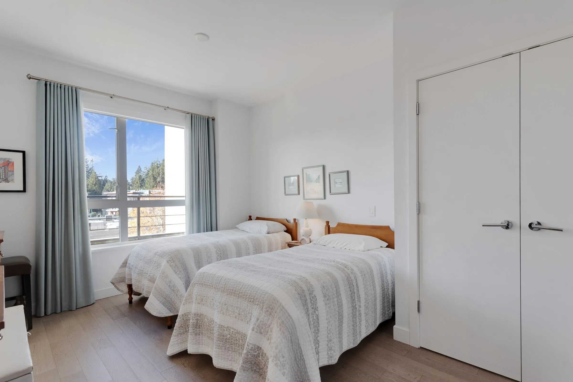 3220 Connaught Crescent #206