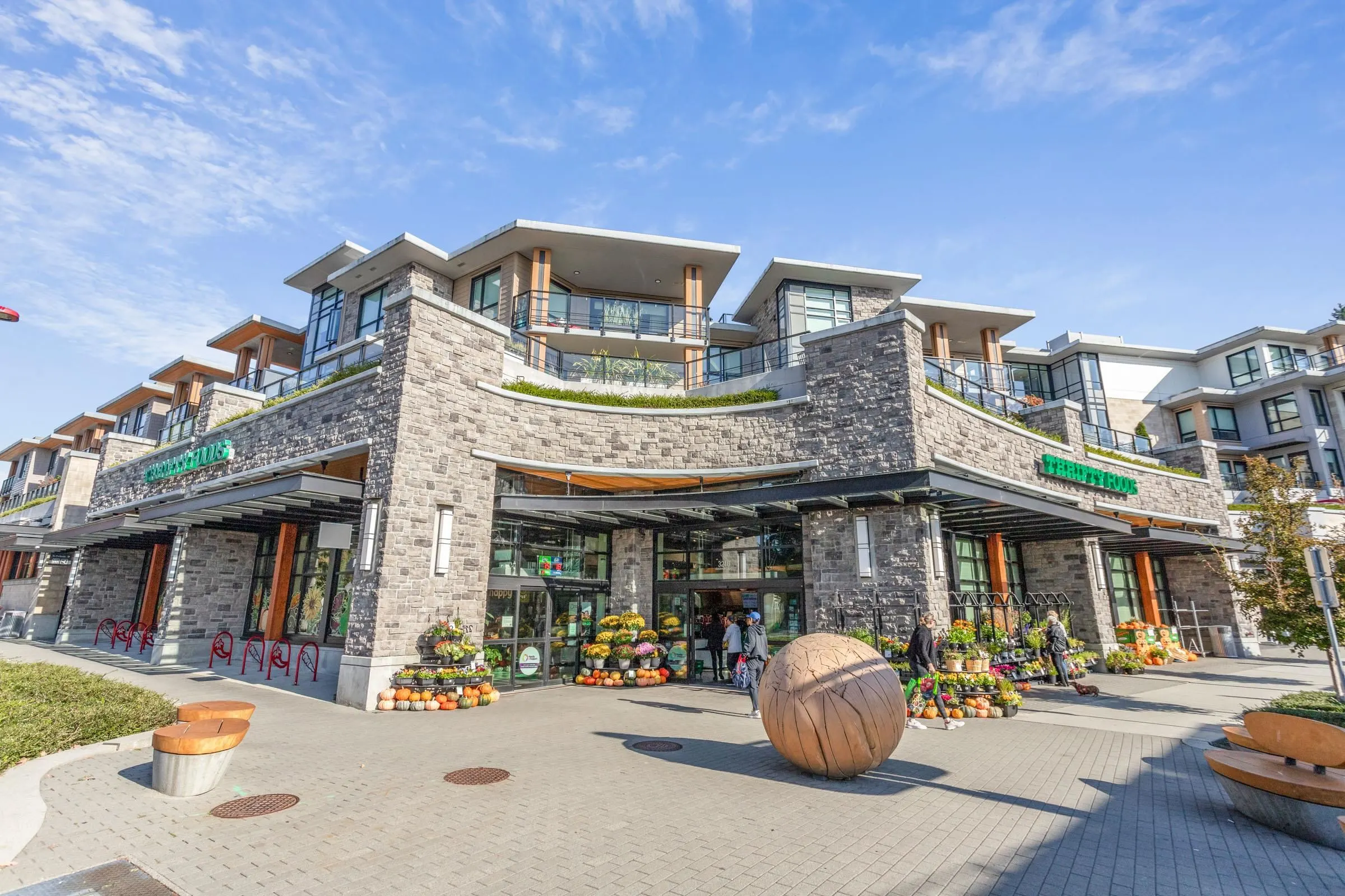 3220 Connaught Crescent #206