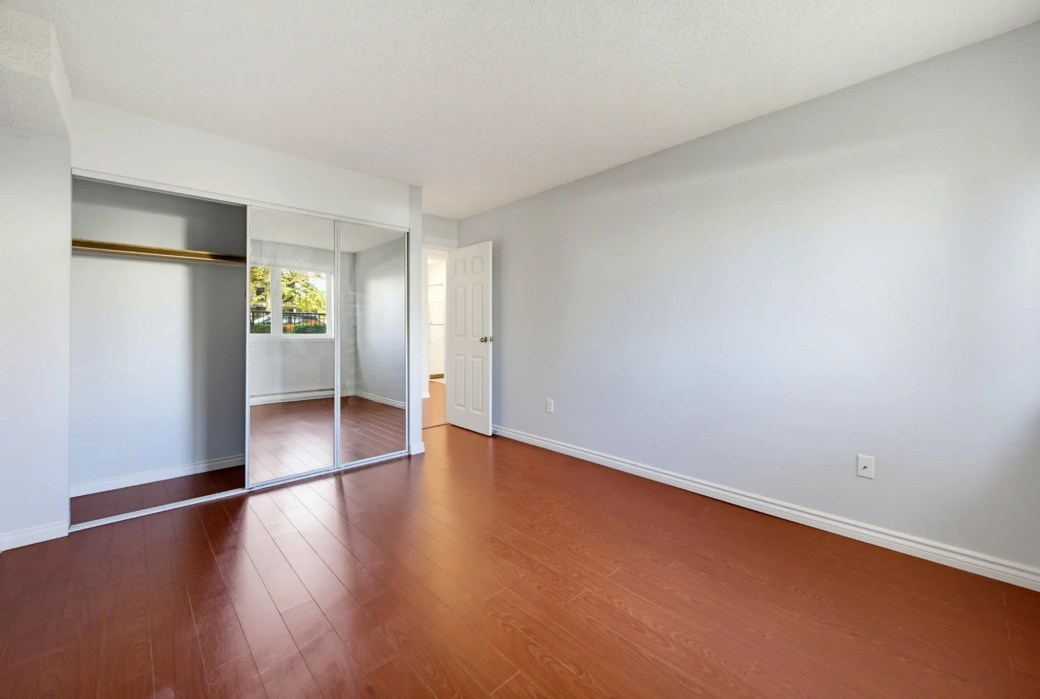 1040 E Broadway #101