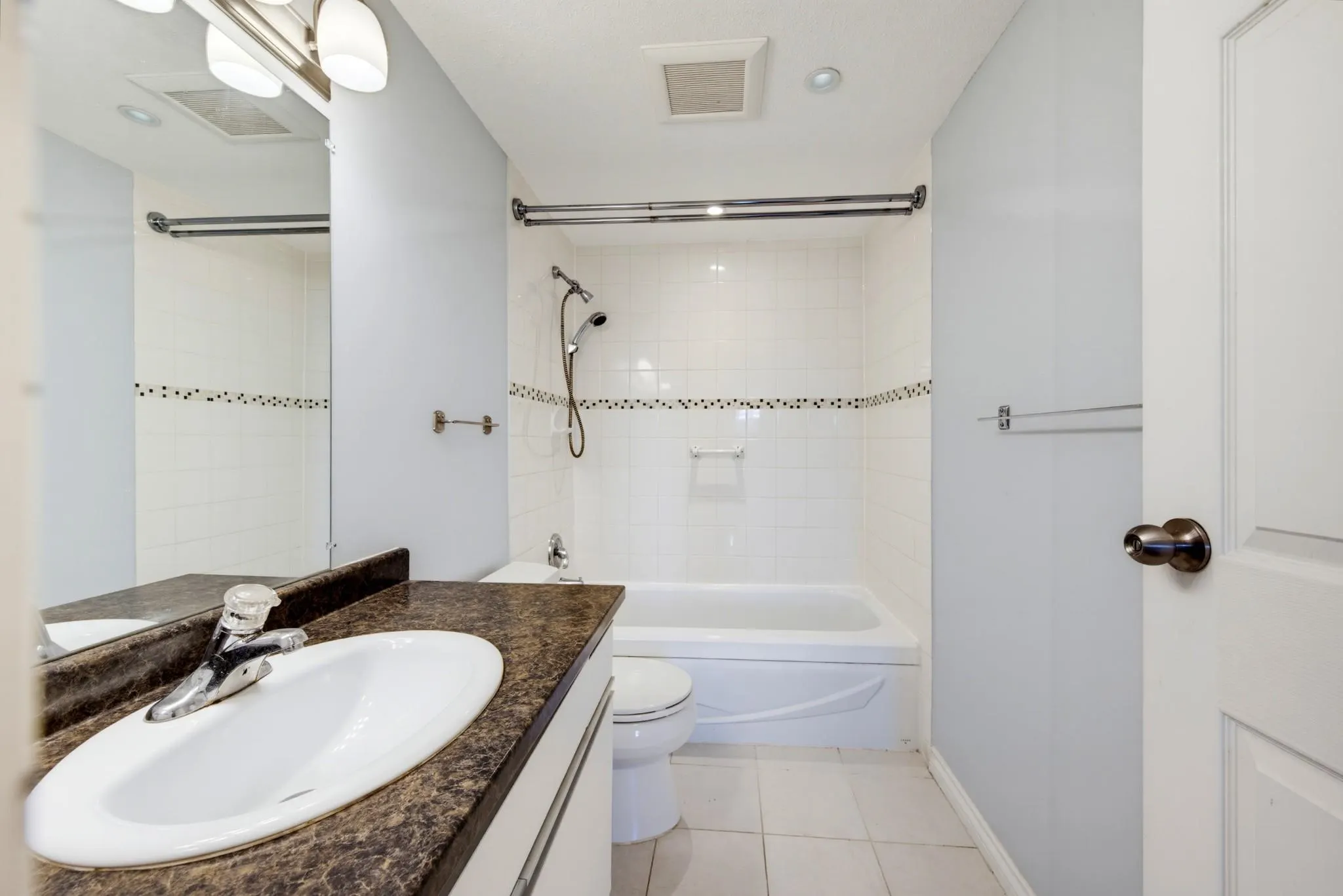 1040 E Broadway #101