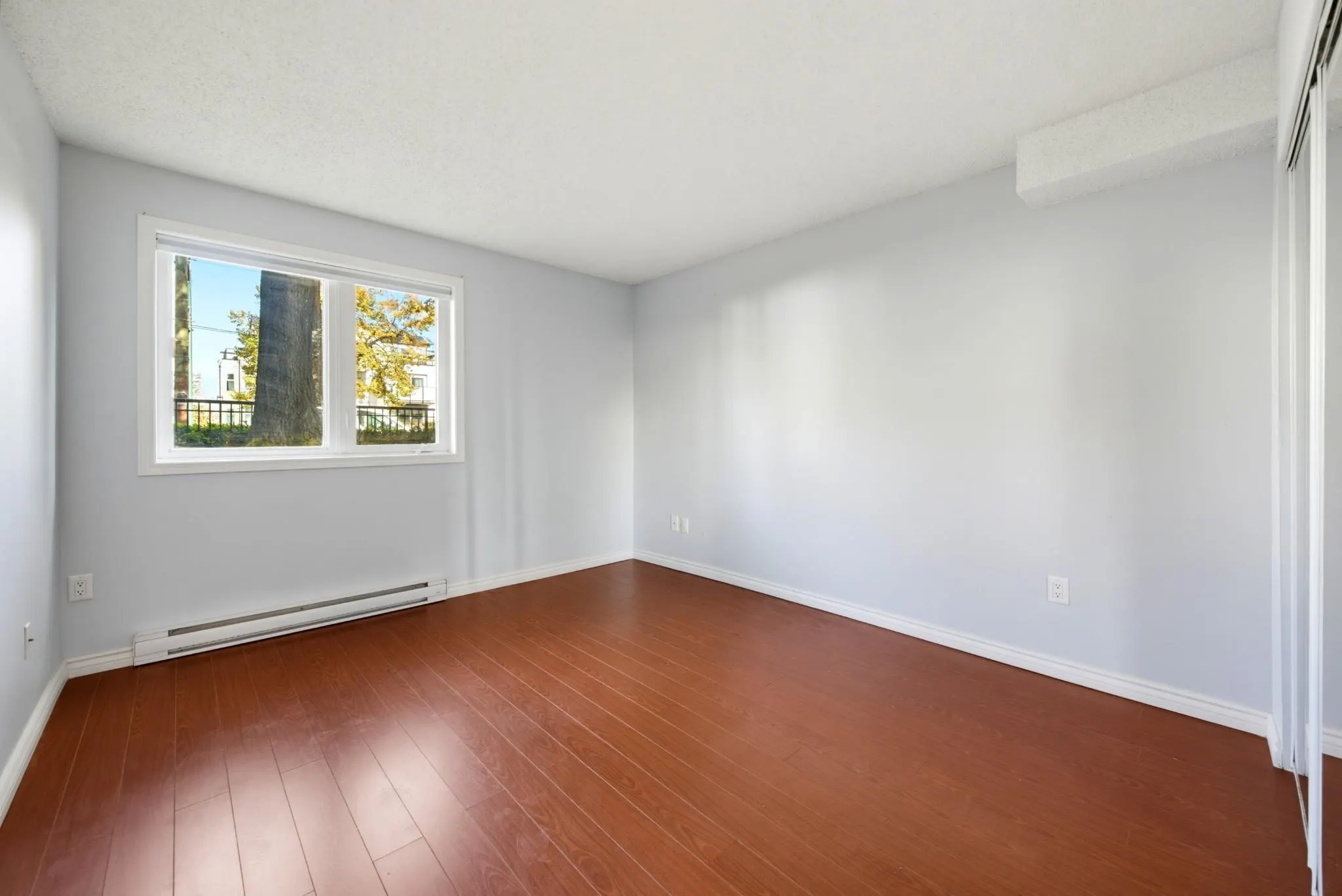 1040 E Broadway #101