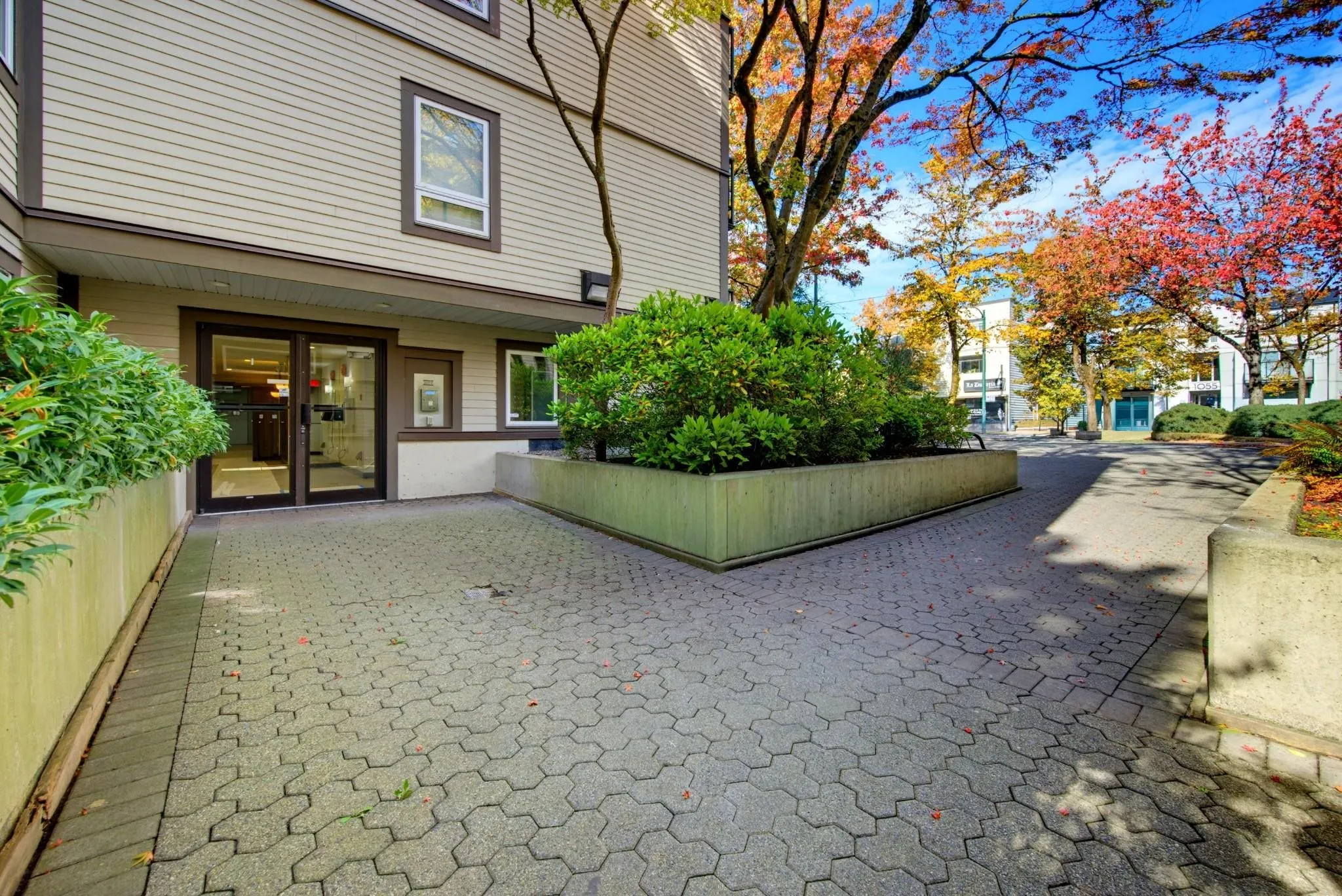 1040 E Broadway #101