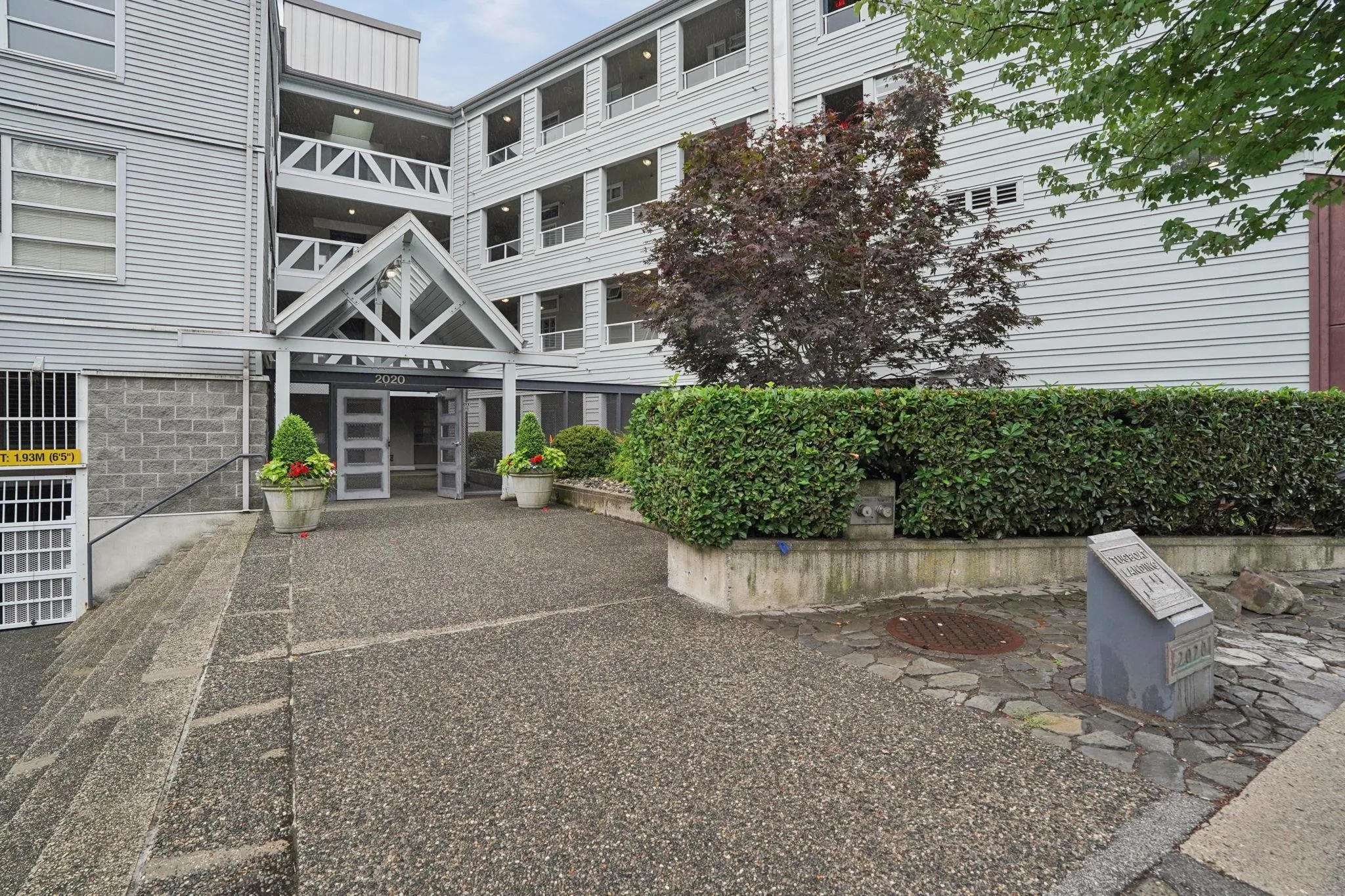 2020 E Kent Avenue South #311