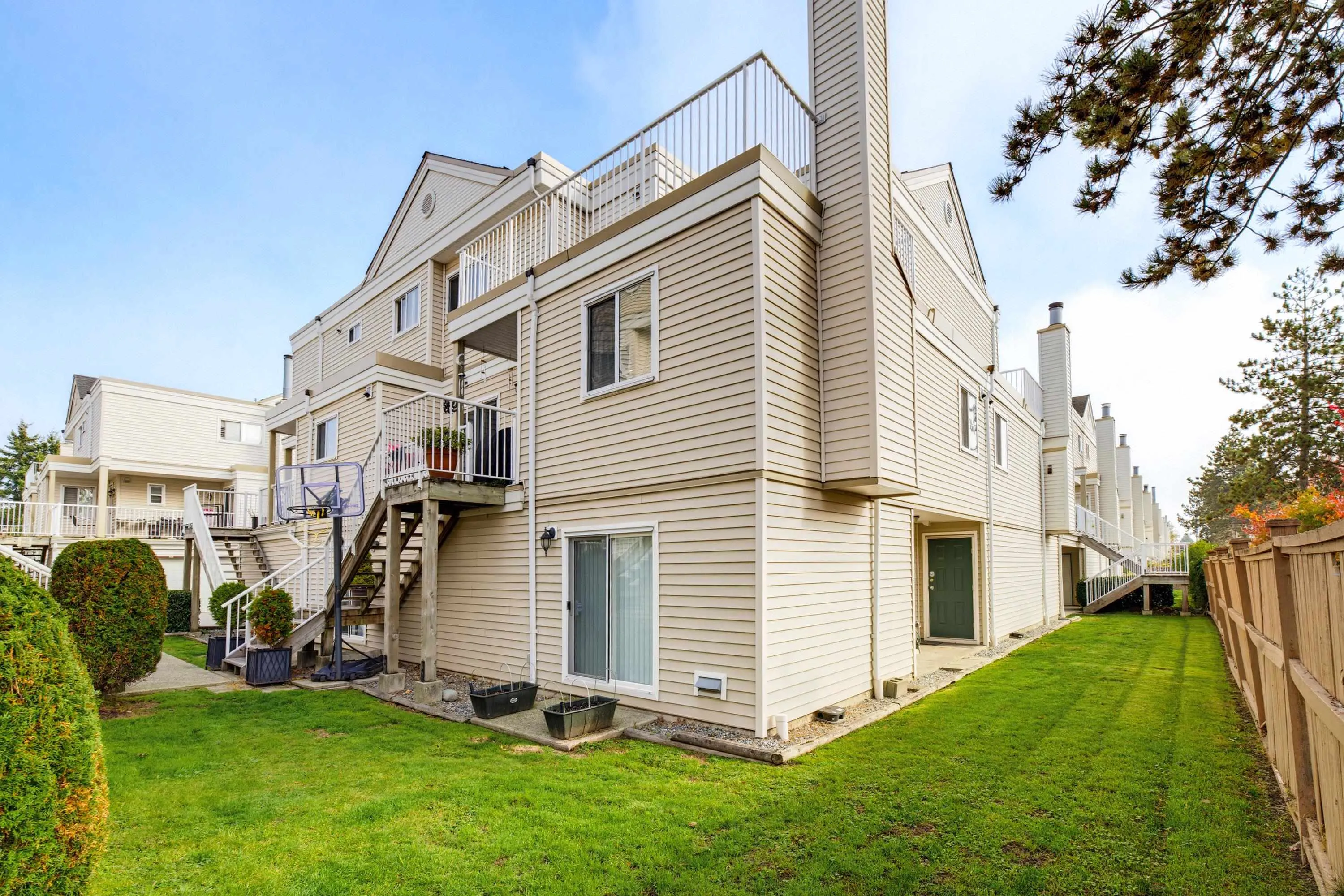10077 156 Street #183