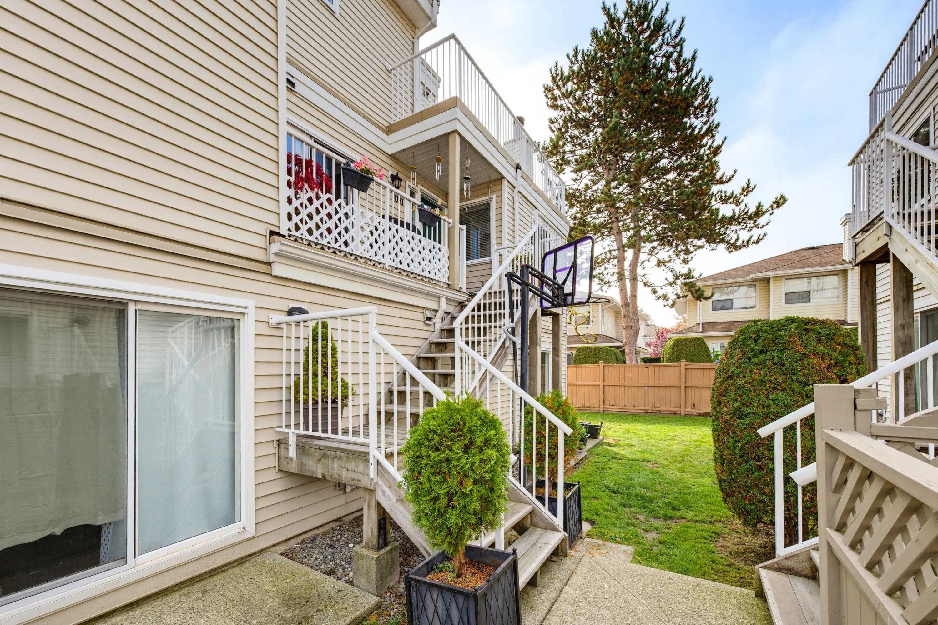 10077 156 Street #183