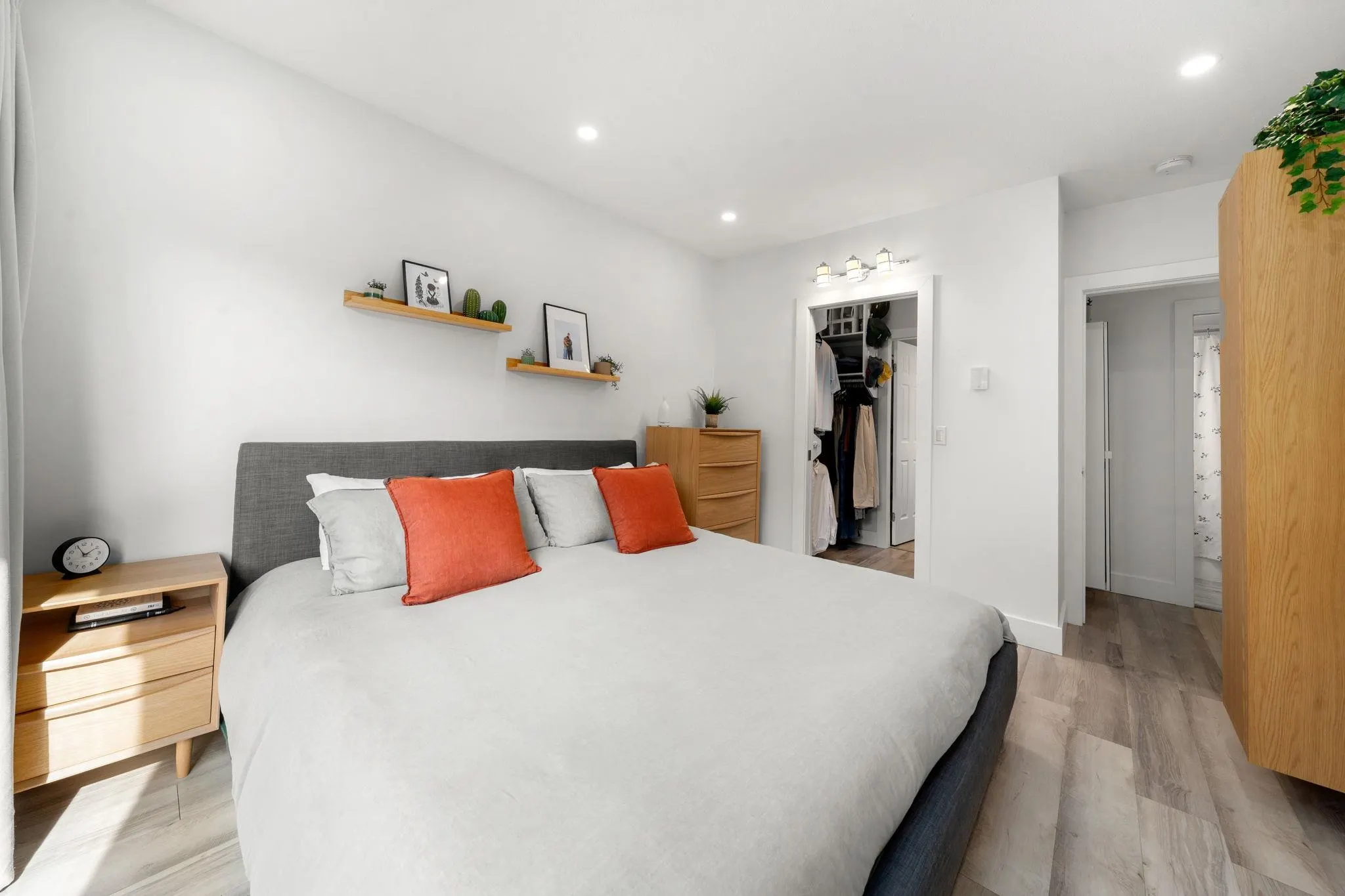 2133 St George's Avenue #19