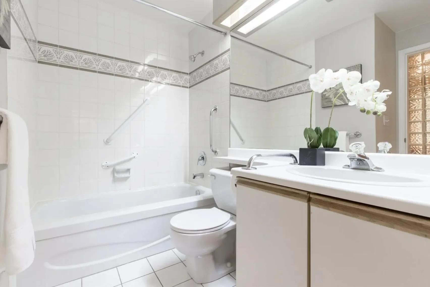 125 W 18th Street #106