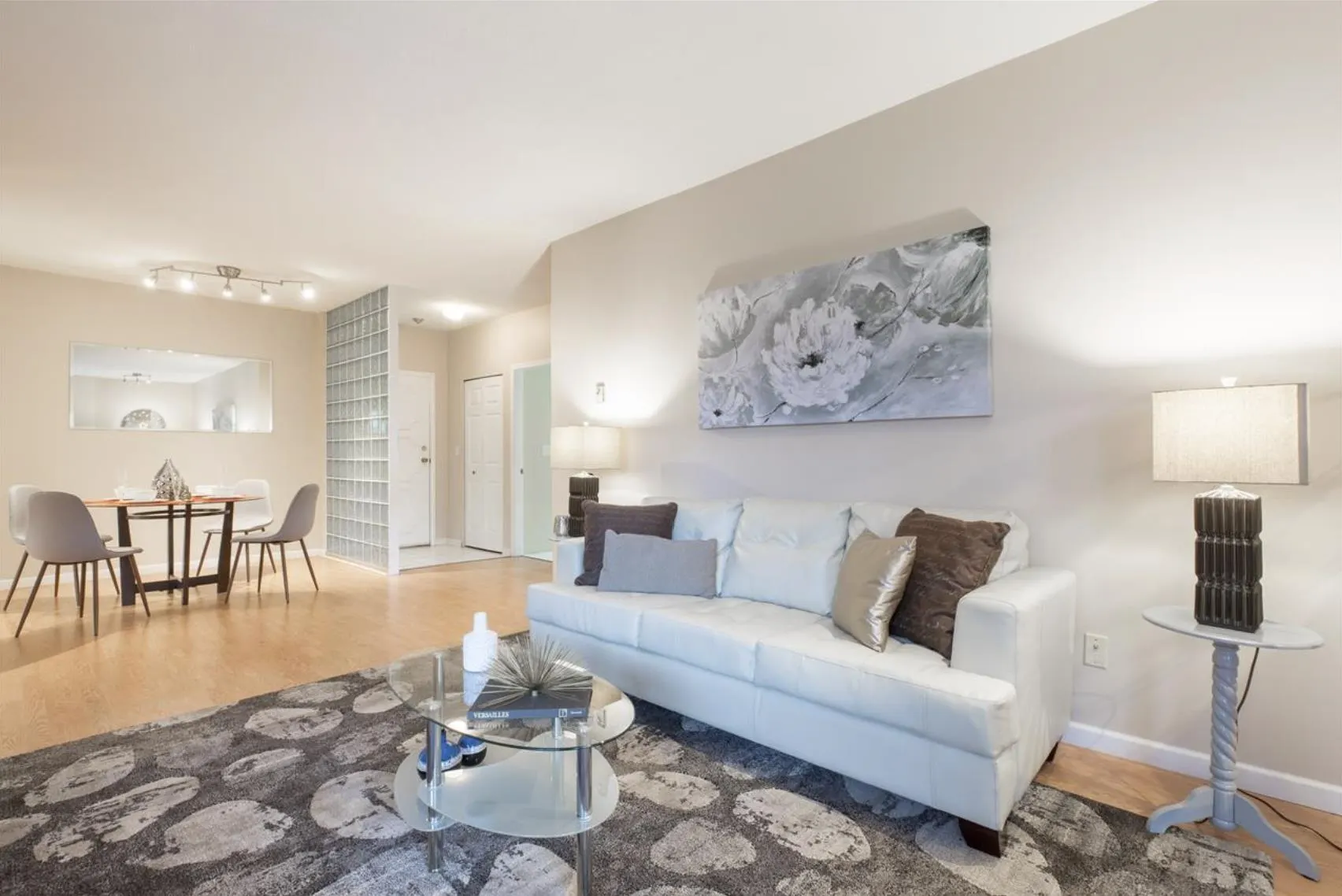 125 W 18th Street #106