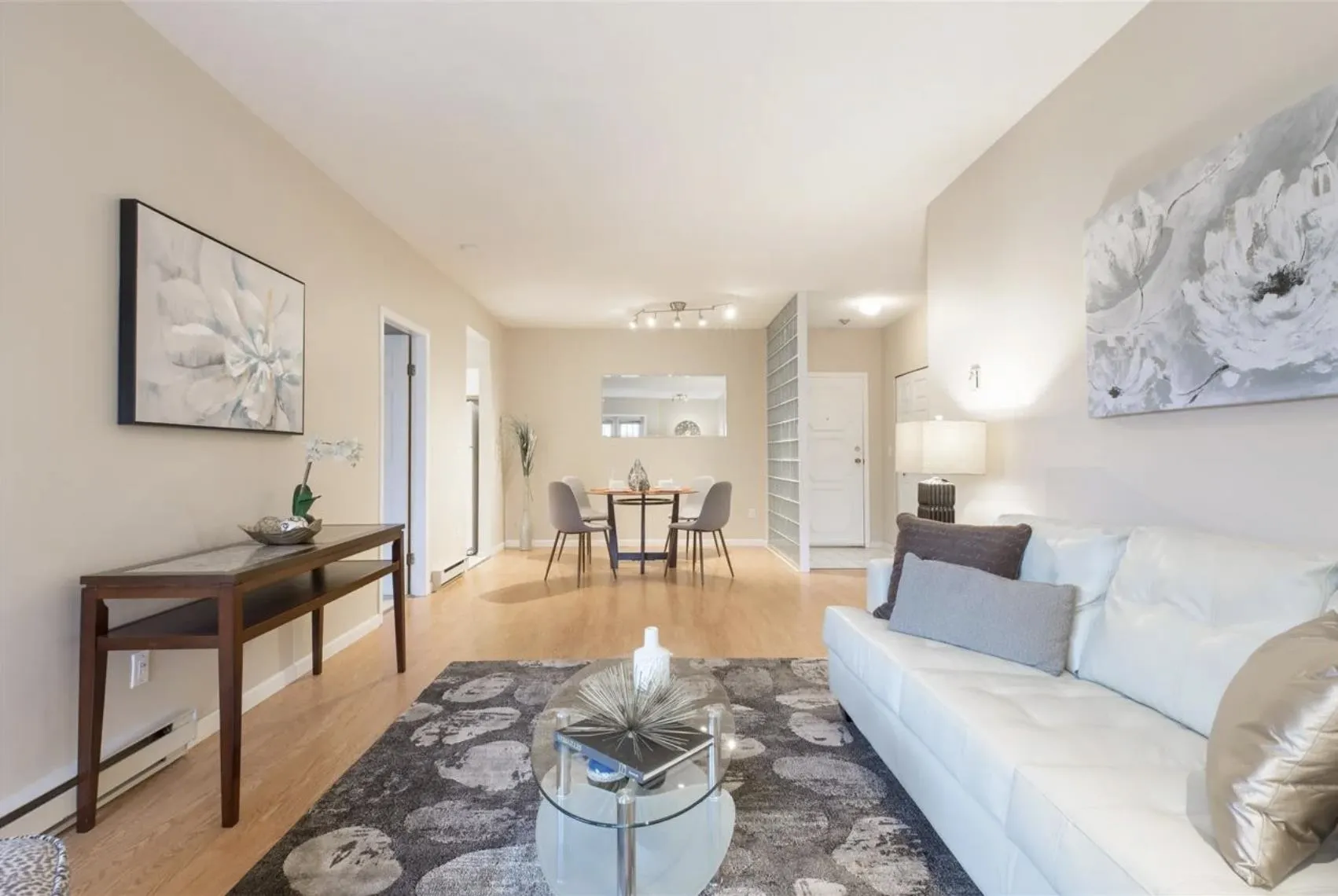 125 W 18th Street #106