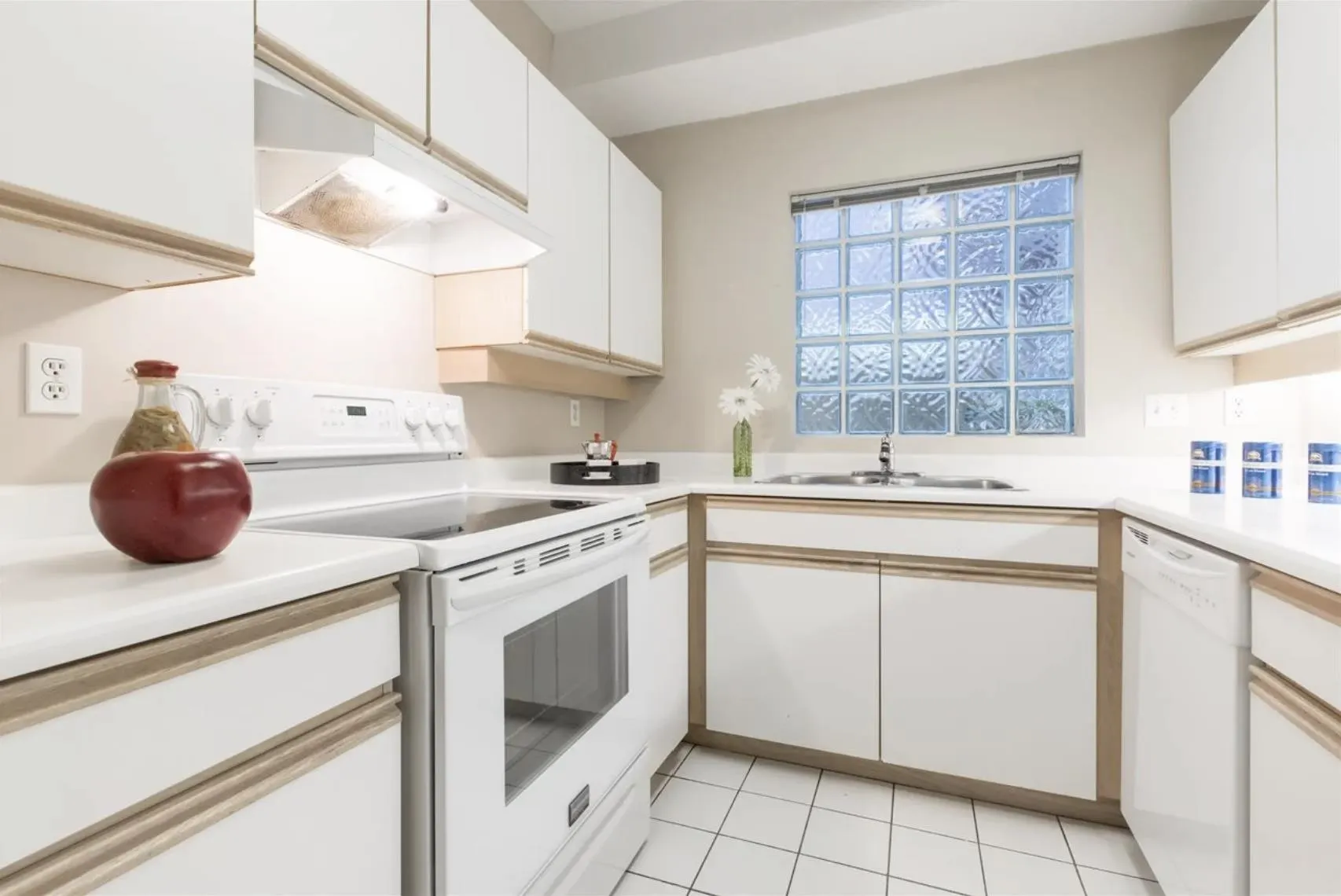125 W 18th Street #106