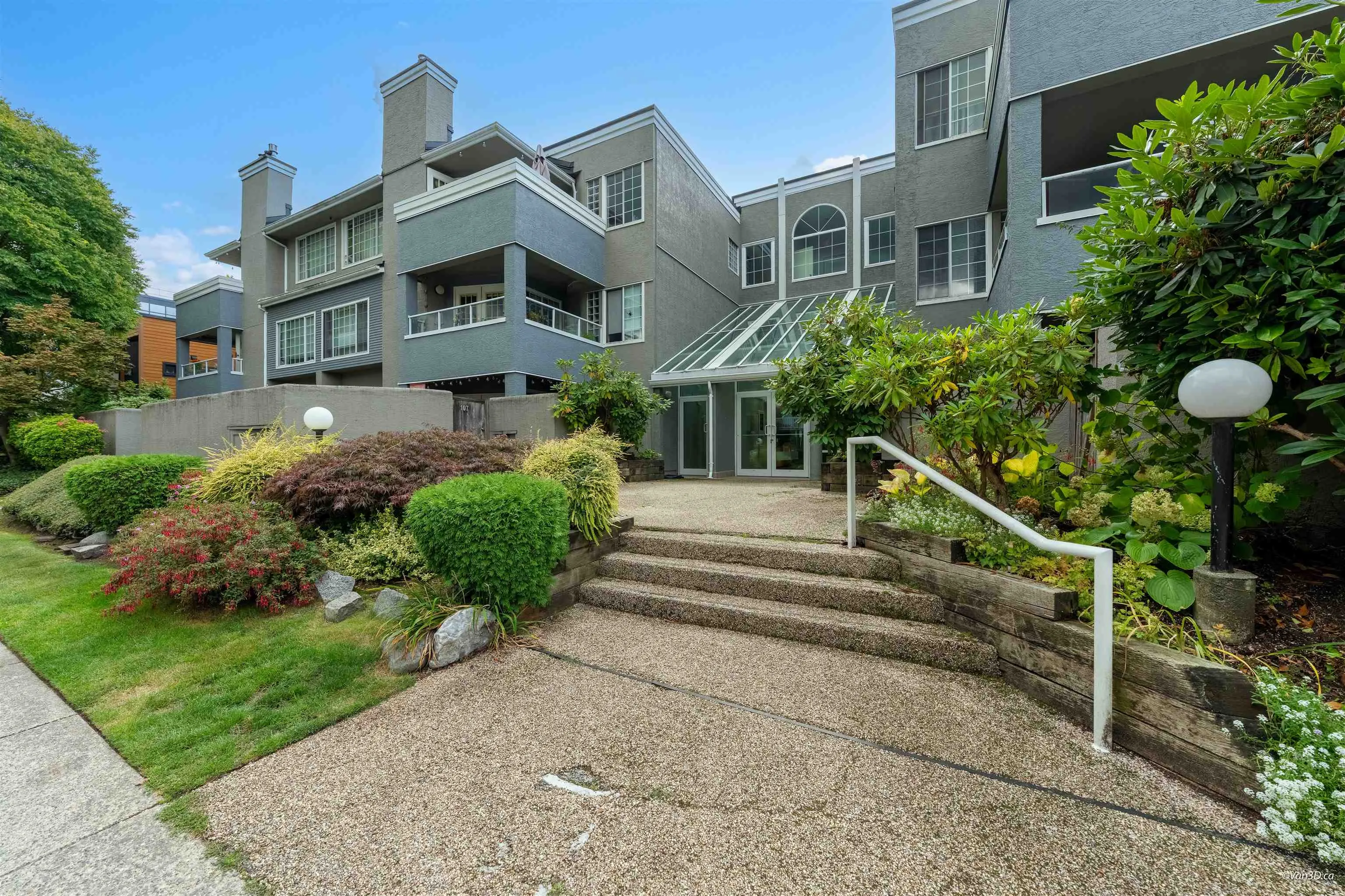125 W 18th Street #106