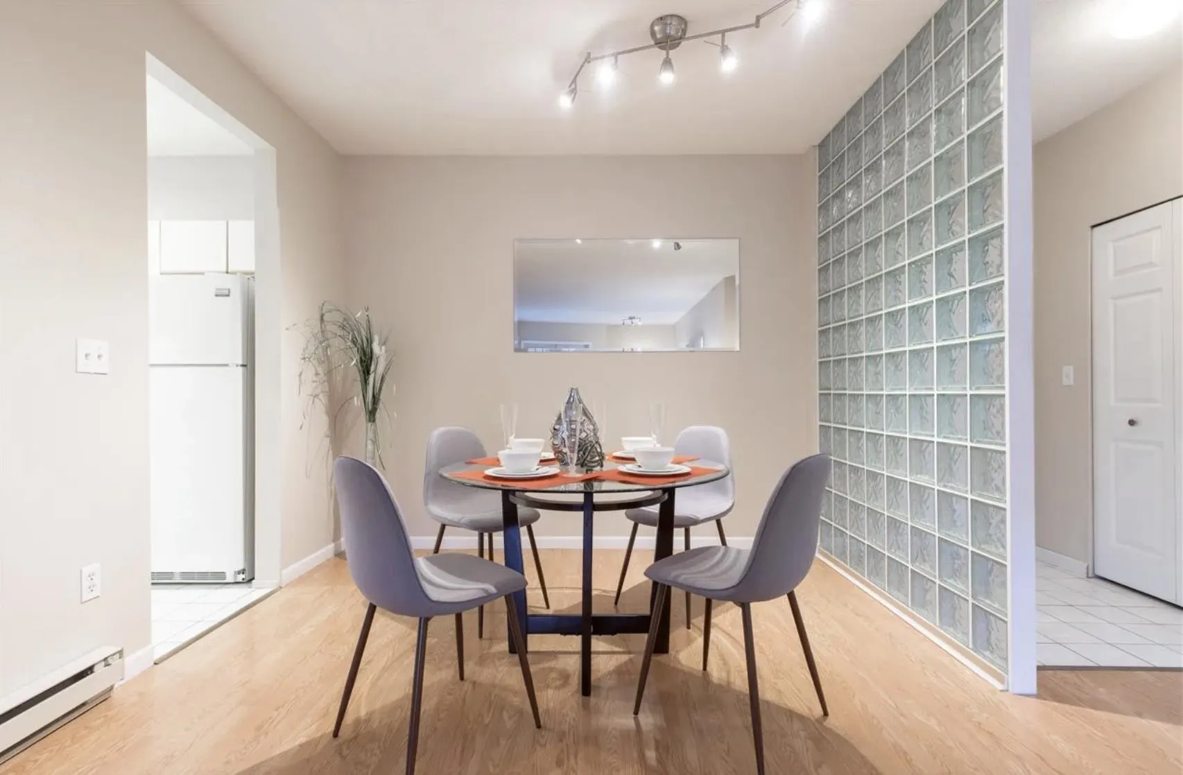 125 W 18th Street #106