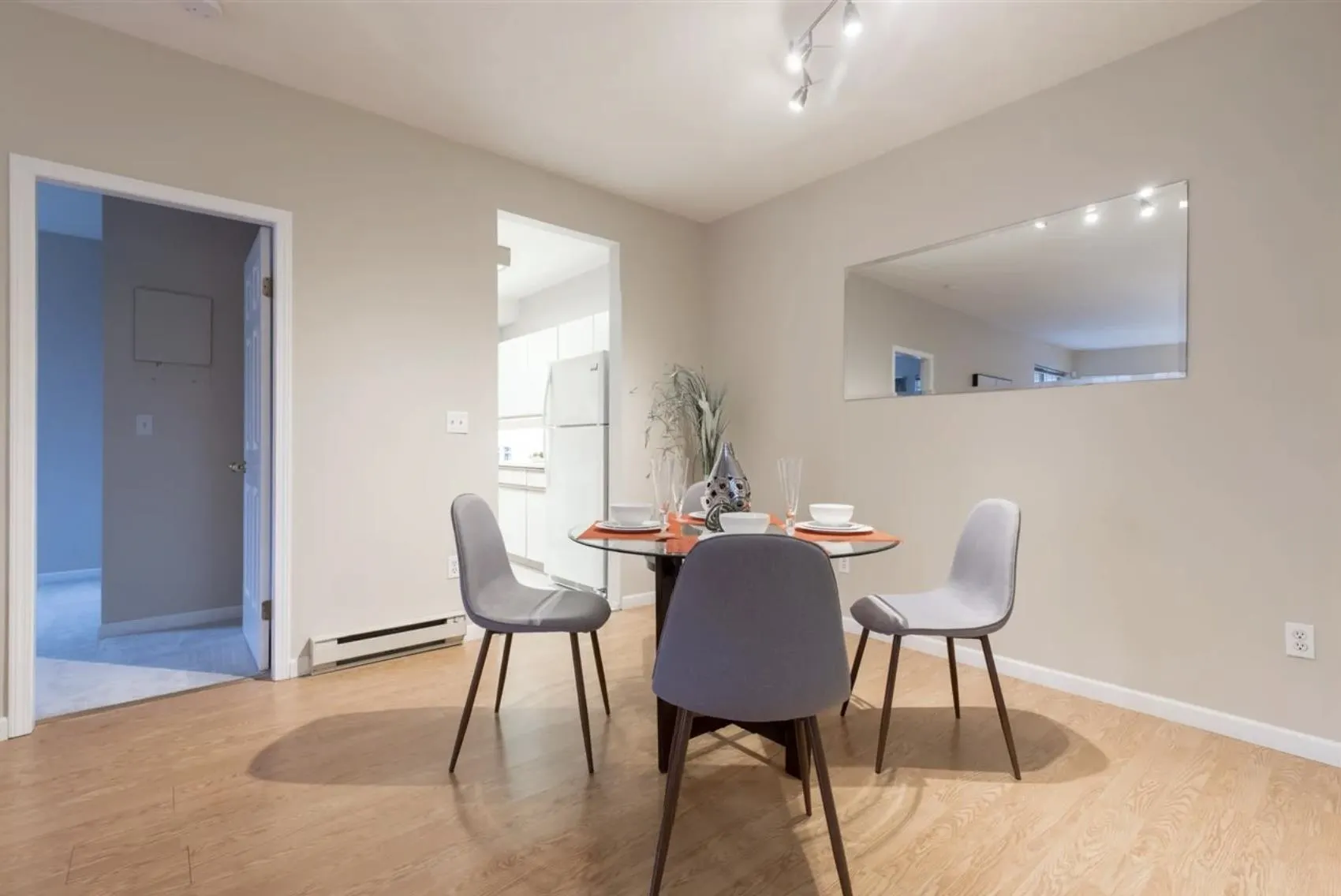125 W 18th Street #106