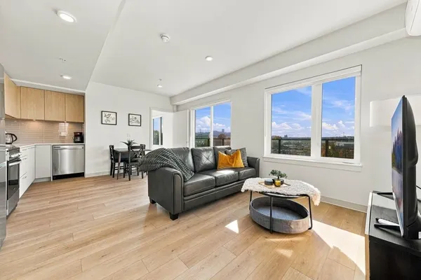 1529 Oxford Street #608
