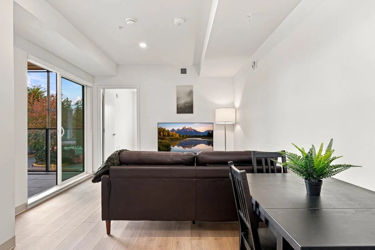 1529 Oxford #213