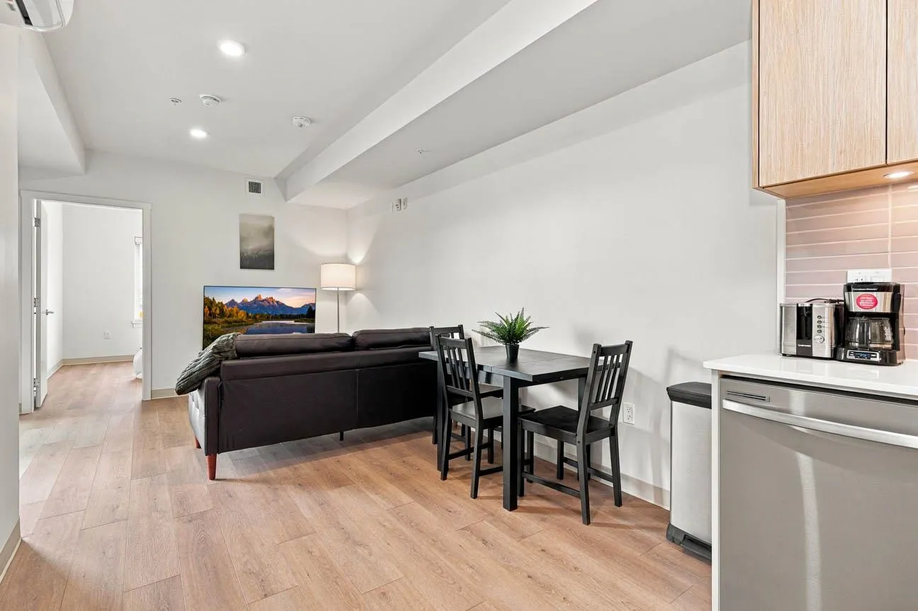 1529 Oxford #213