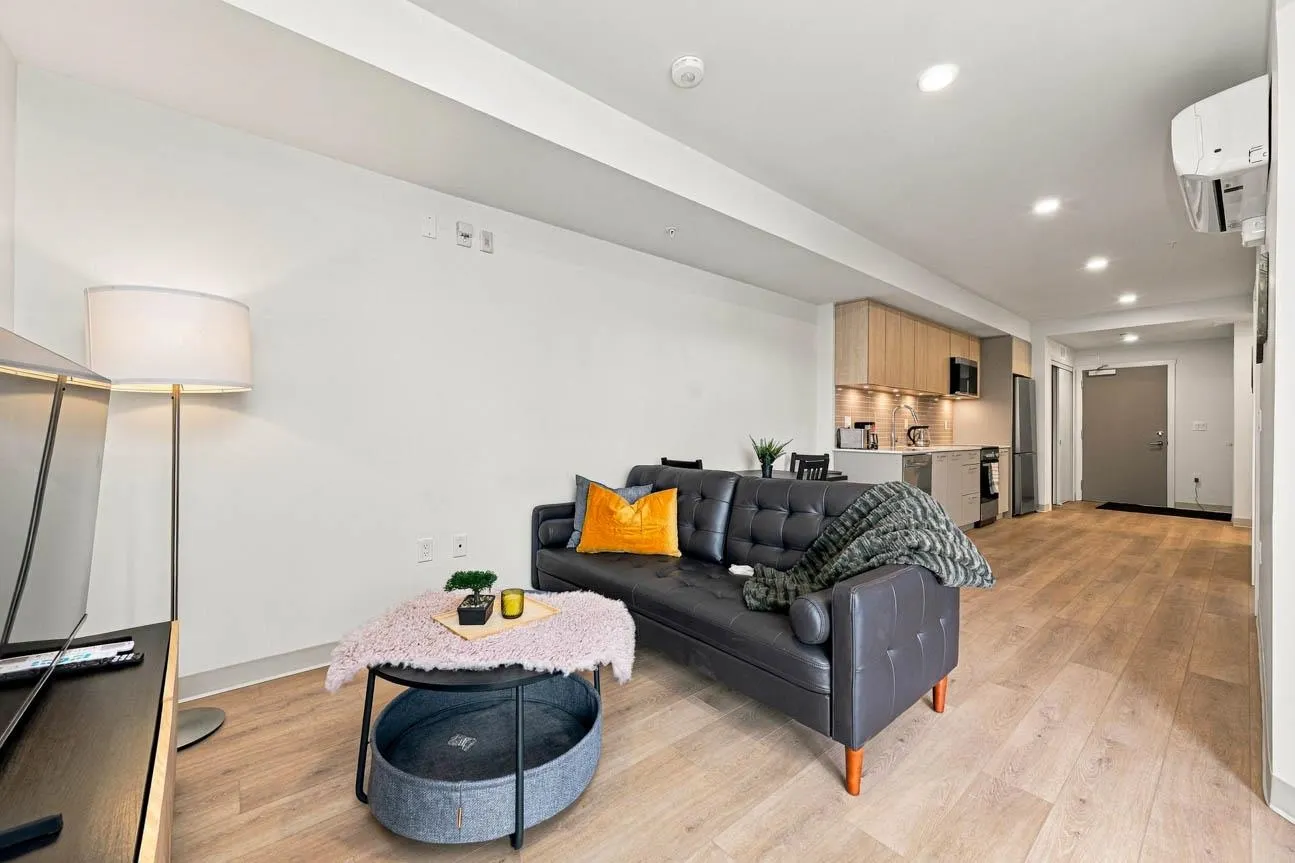1529 Oxford #213
