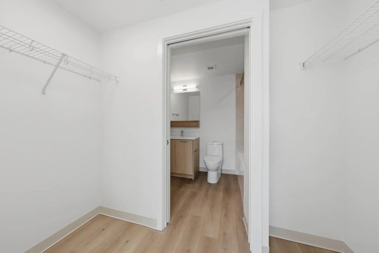 1529 Oxford #606