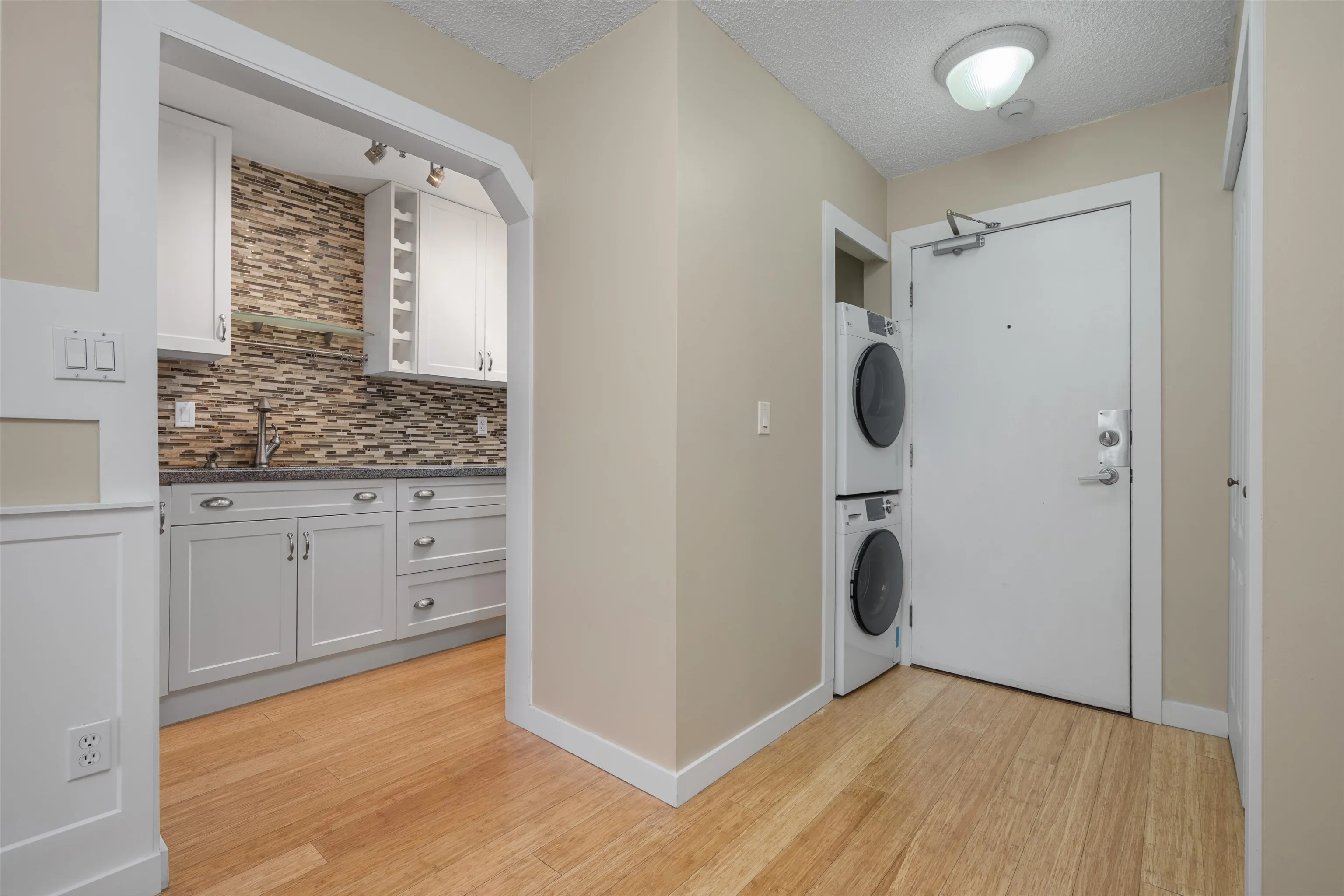 910 W 8th Avenue #108