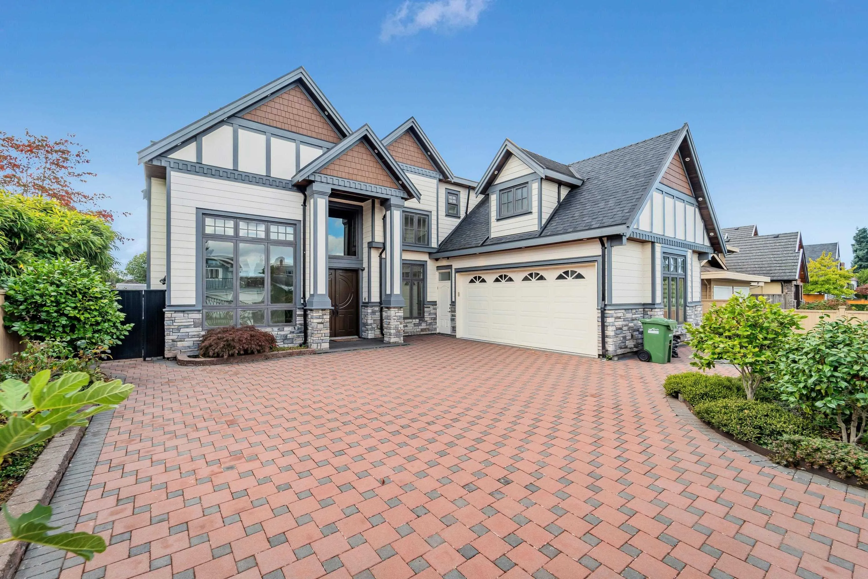 8180 Osgoode Drive
