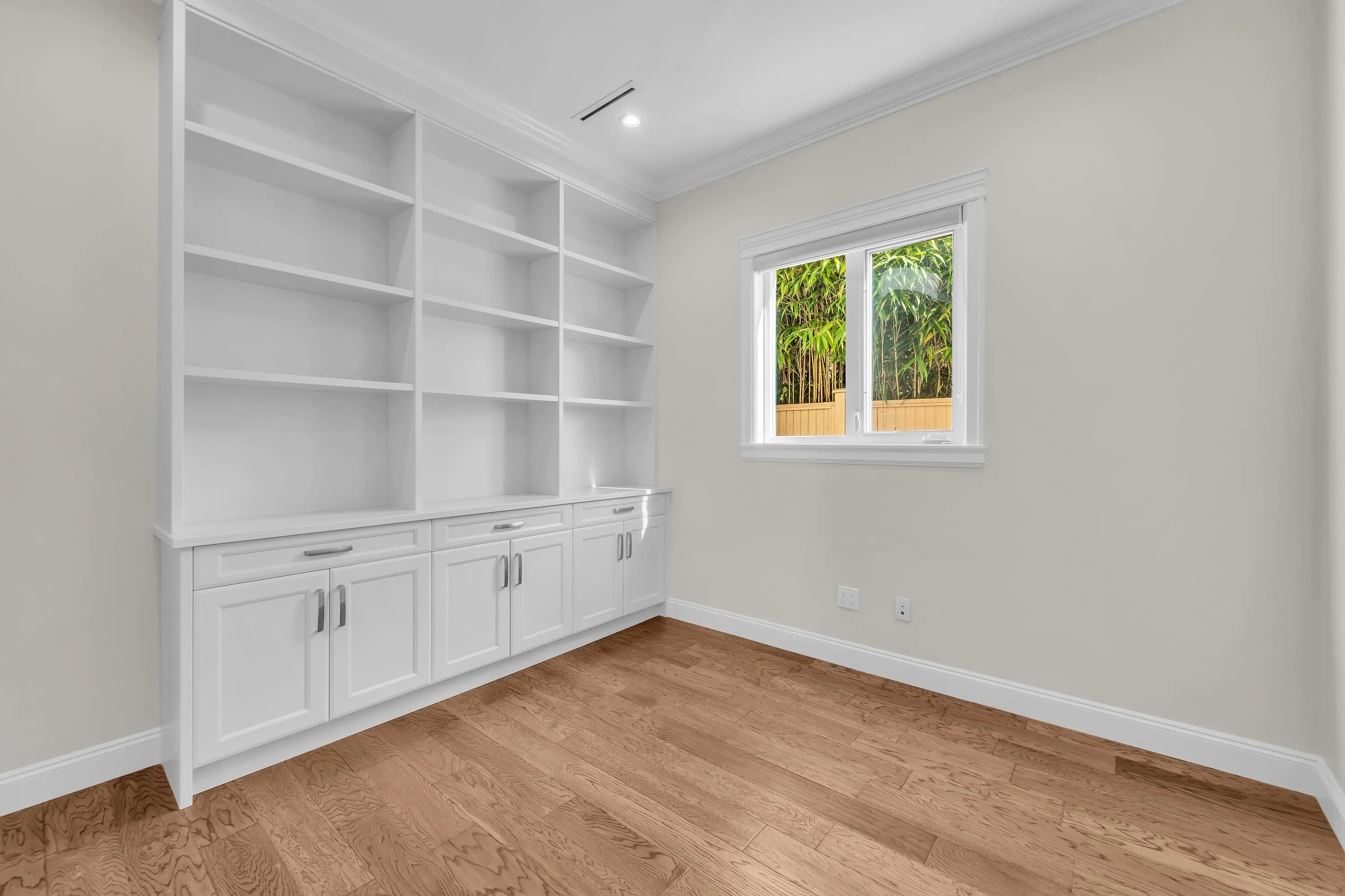 8180 Osgoode Drive