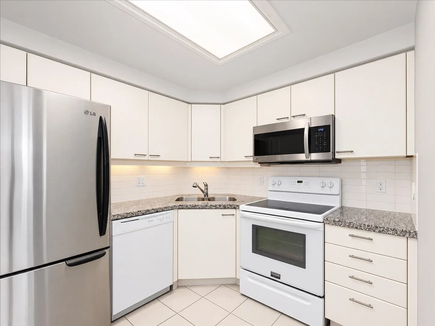 388 Drake Street #1206