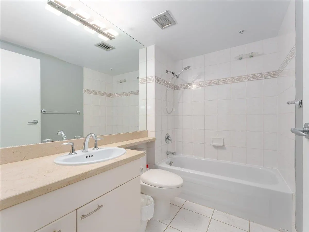 388 Drake Street #1206