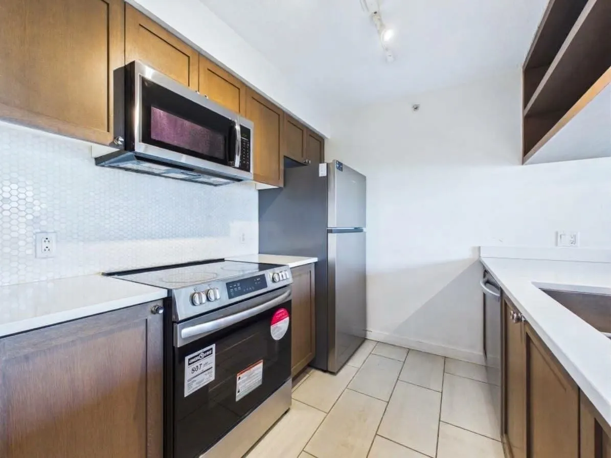 1288 W Georgia Street #1303