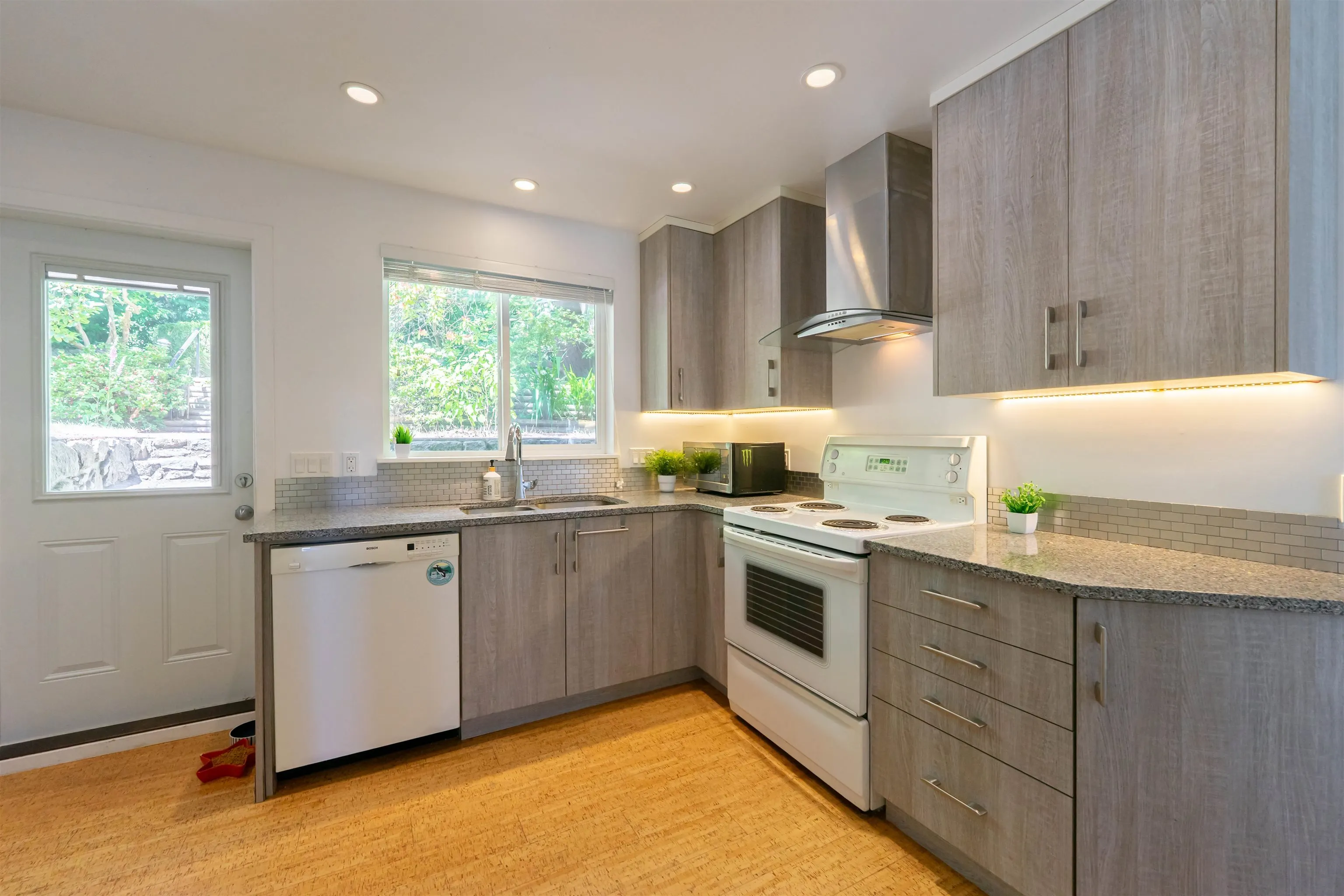 3341 Marine Drive