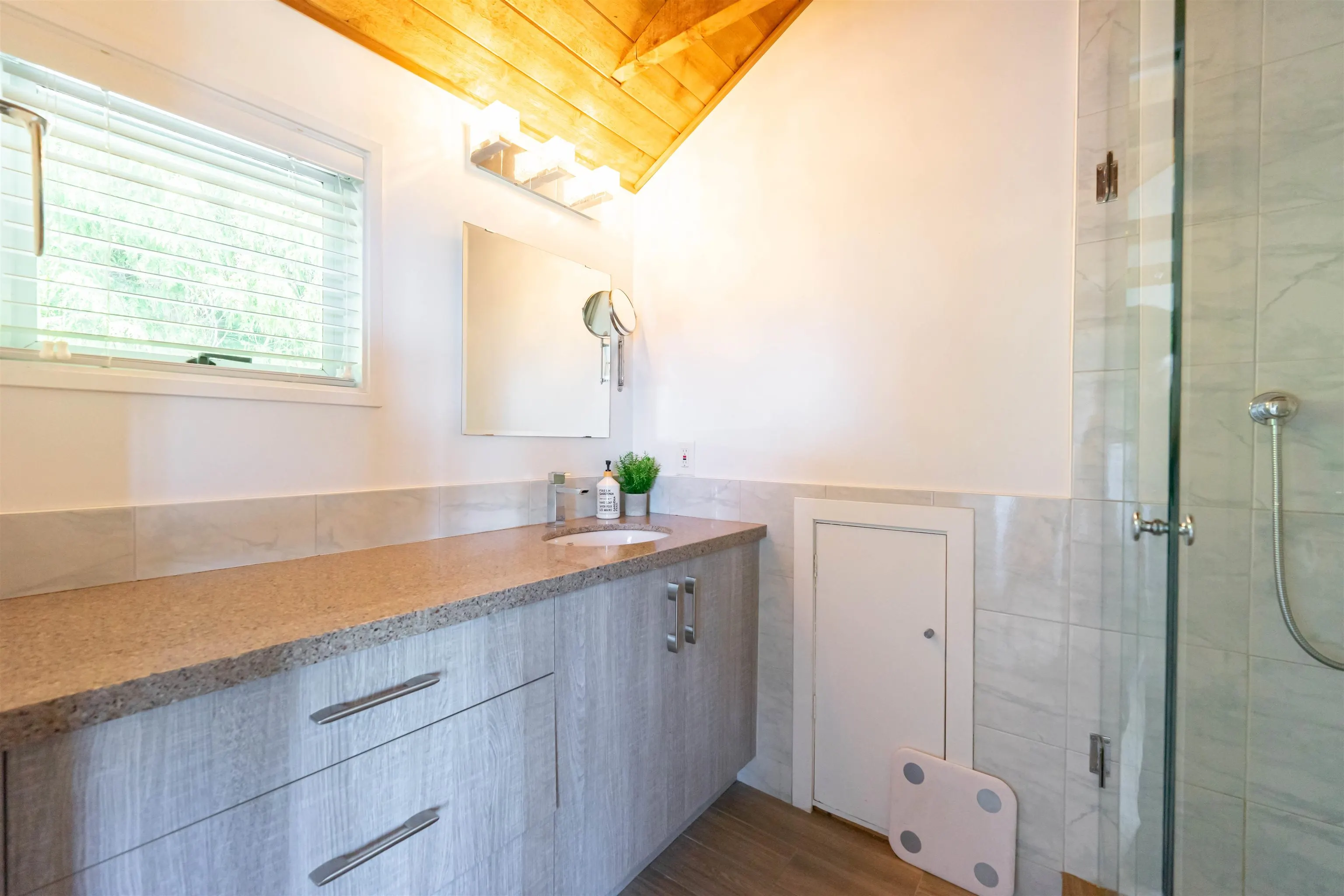 3341 Marine Drive