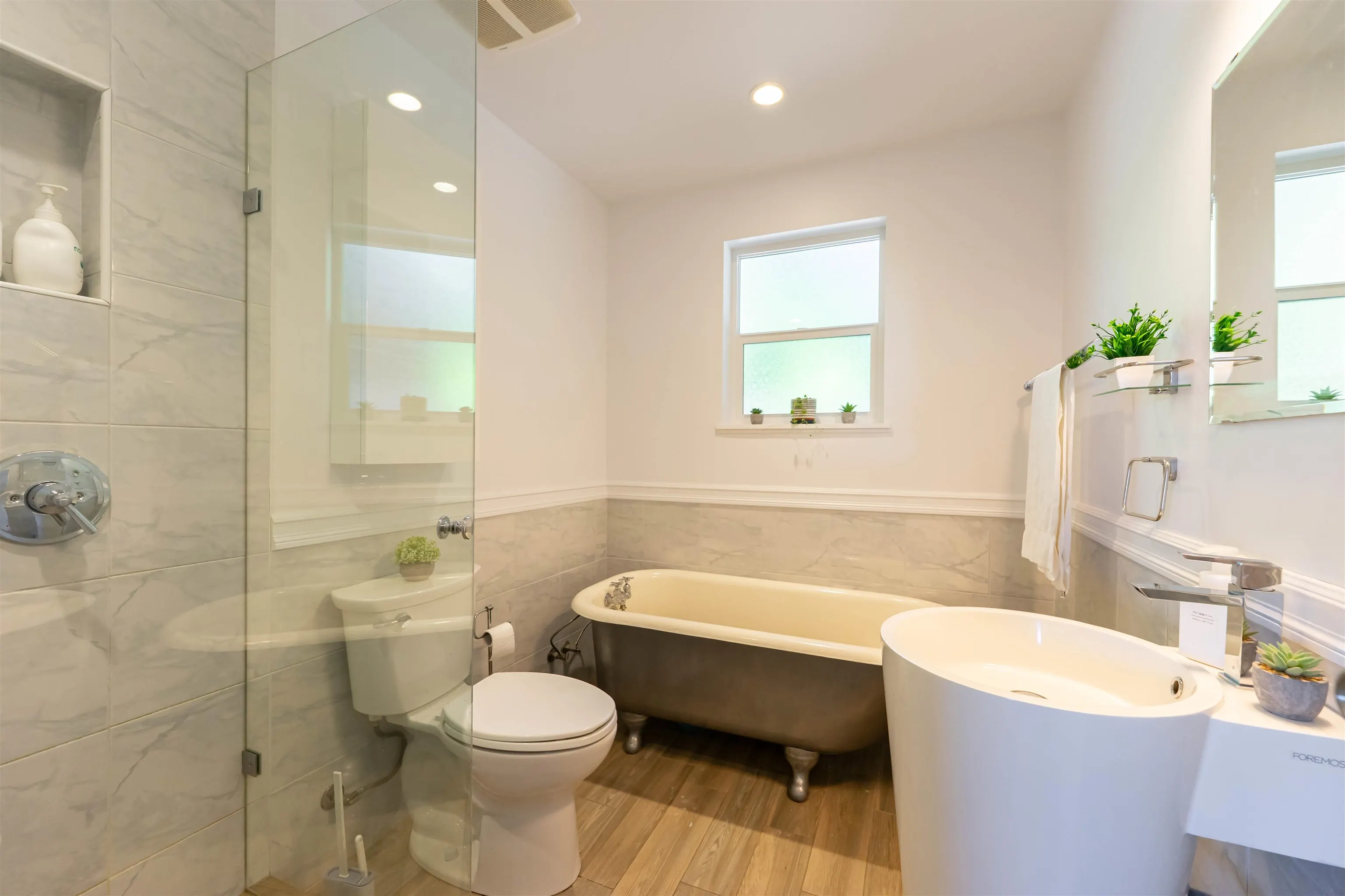 3341 Marine Drive