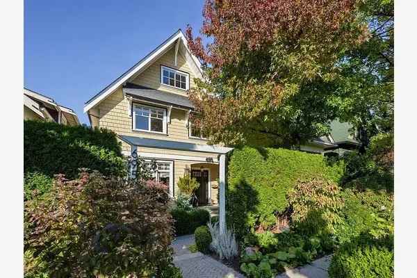 695 W 19th Avenue
