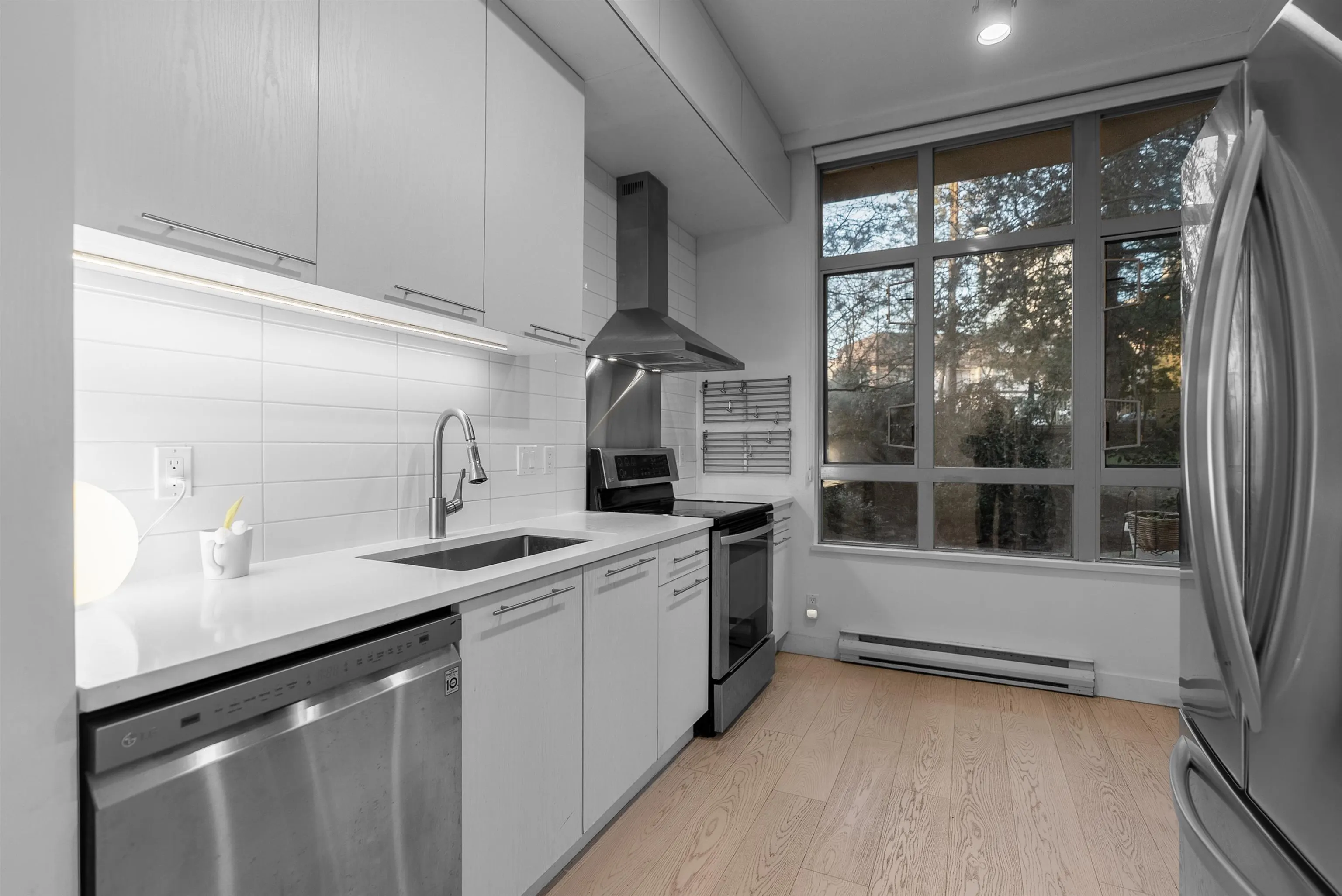 160 W Keith Road #101