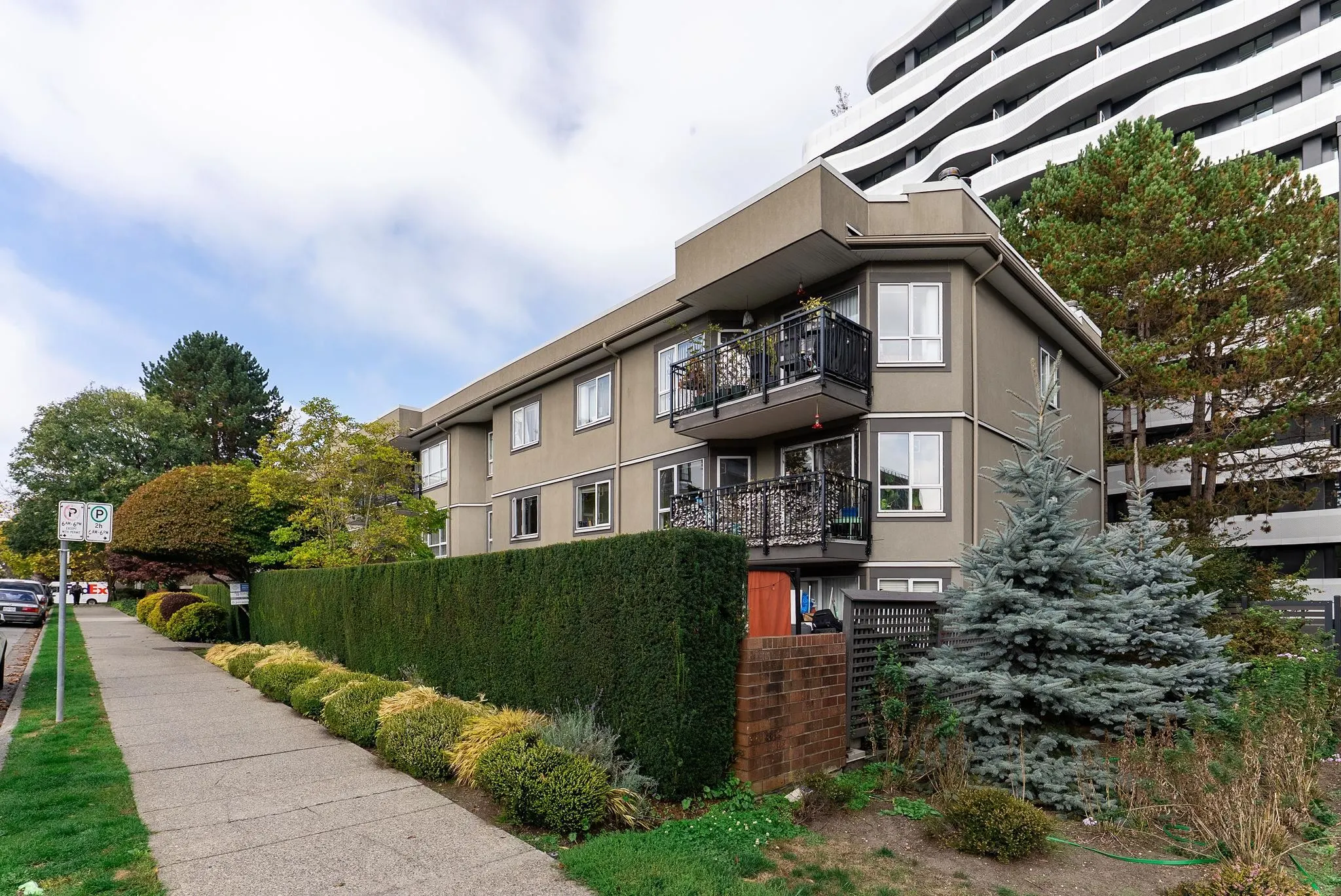 555 W 14th Avenue #119